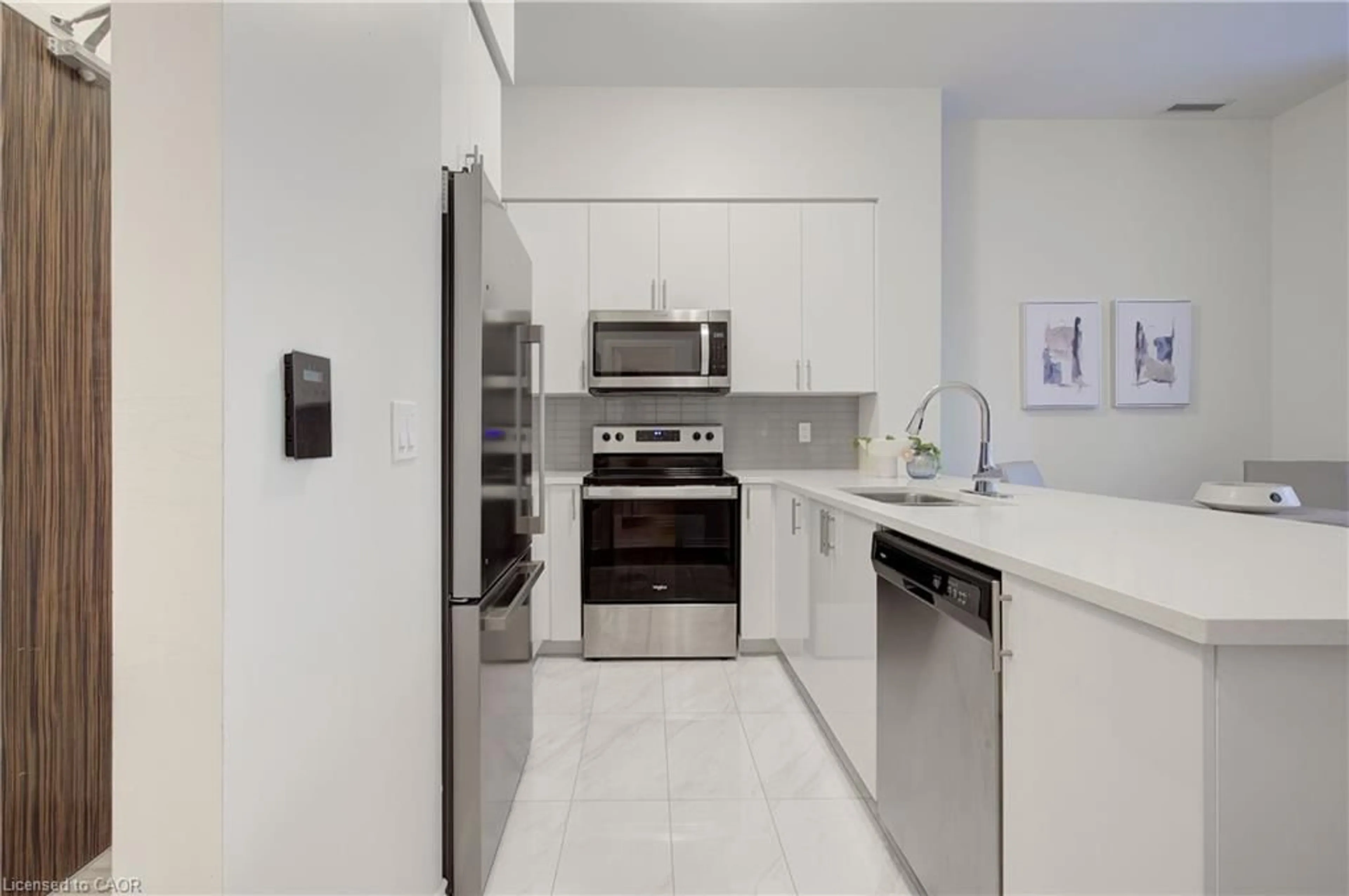 Standard kitchen, ceramic/tile floor for 349 Rathburn Rd #107, Mississauga Ontario L5B 0G9
