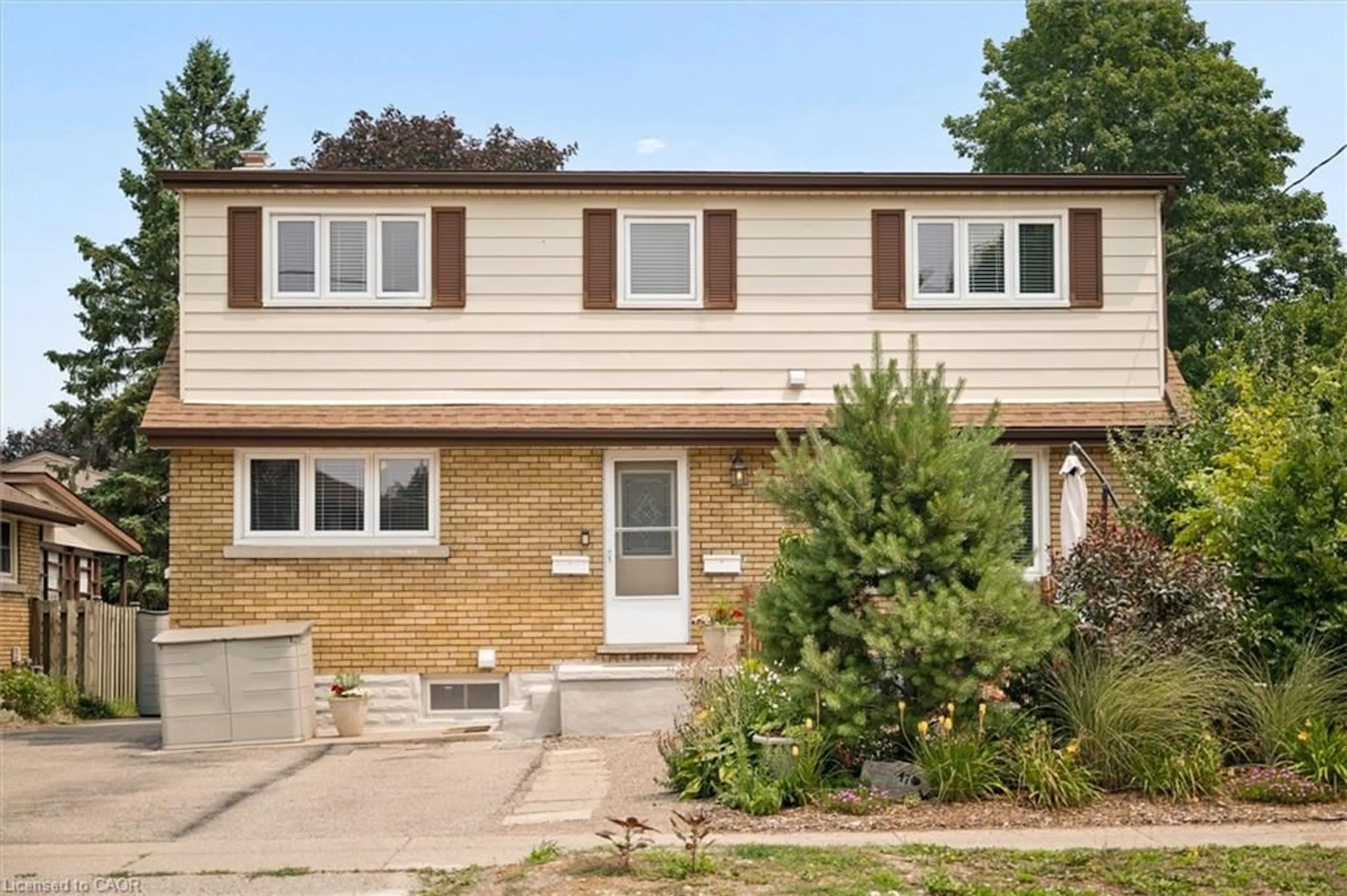 Home with brick exterior material, street for 476 Prospect Ave, Kitchener Ontario N2A 1E1