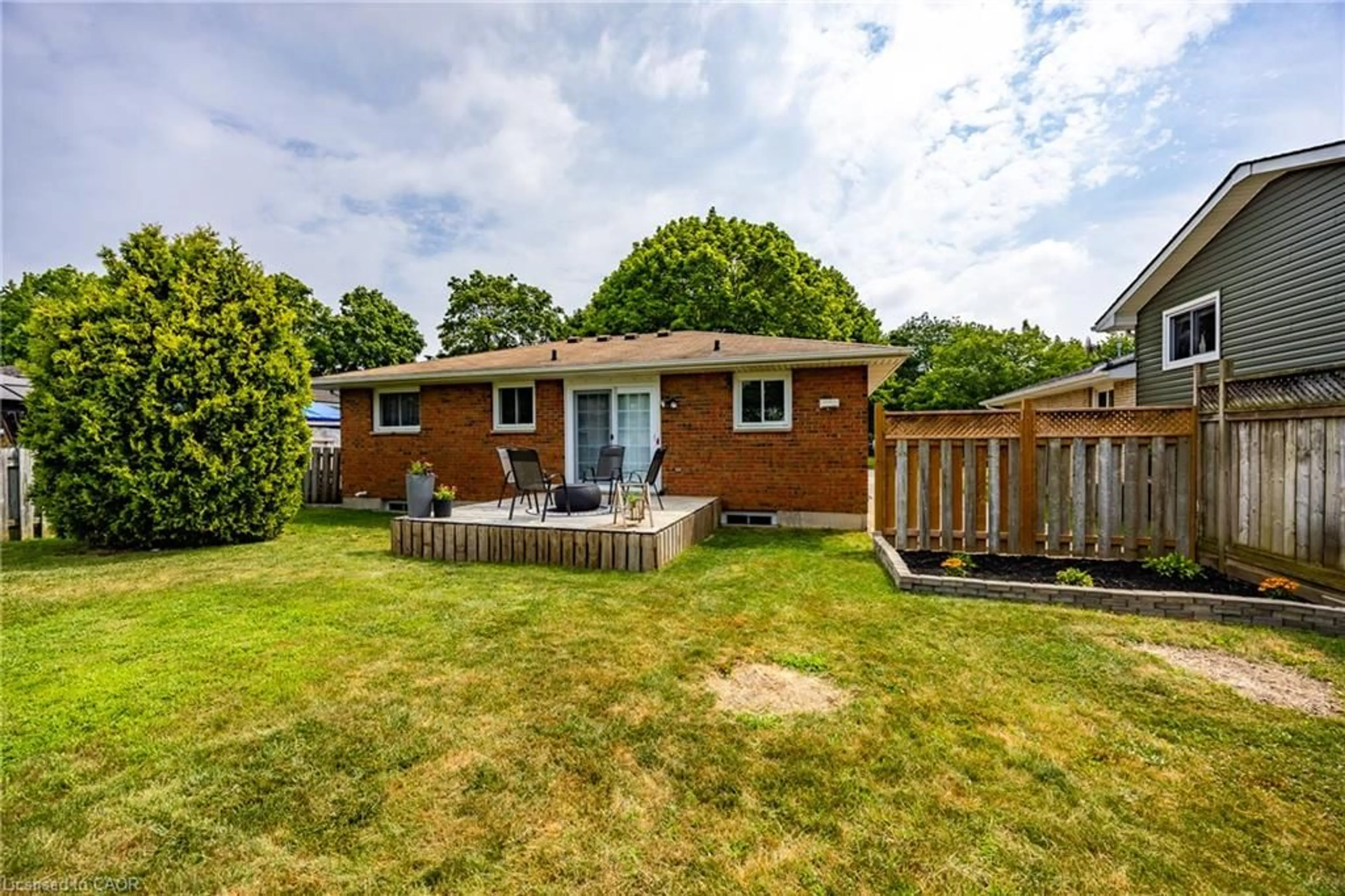 A pic from outside/outdoor area/front of a property/back of a property/a pic from drone, water/lake/river/ocean view for 53 Miller Cres, Simcoe Ontario N3Y 4P9
