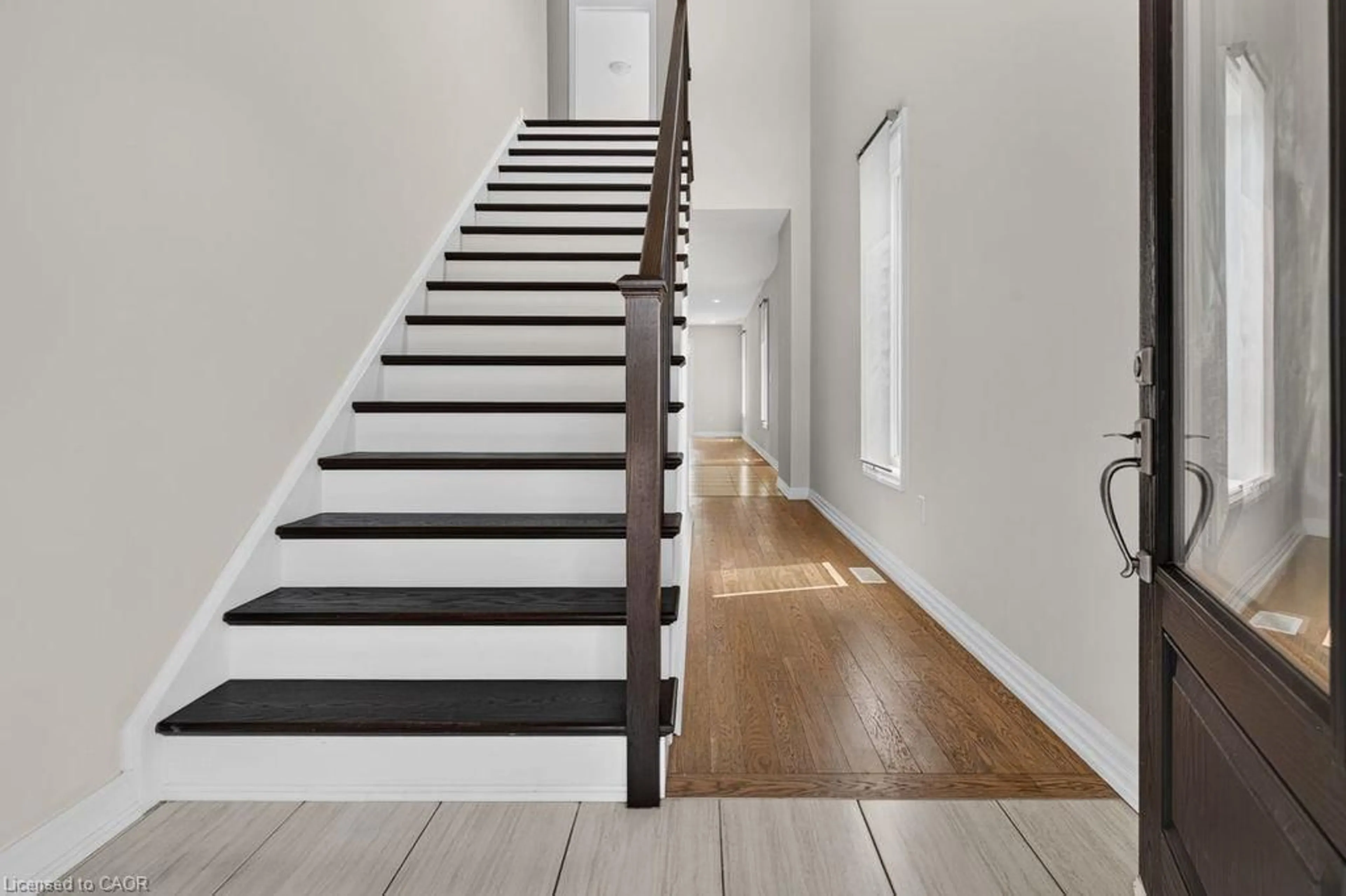 Stairs for 4311 Mann St #54, Niagara Falls Ontario L2G 3K2