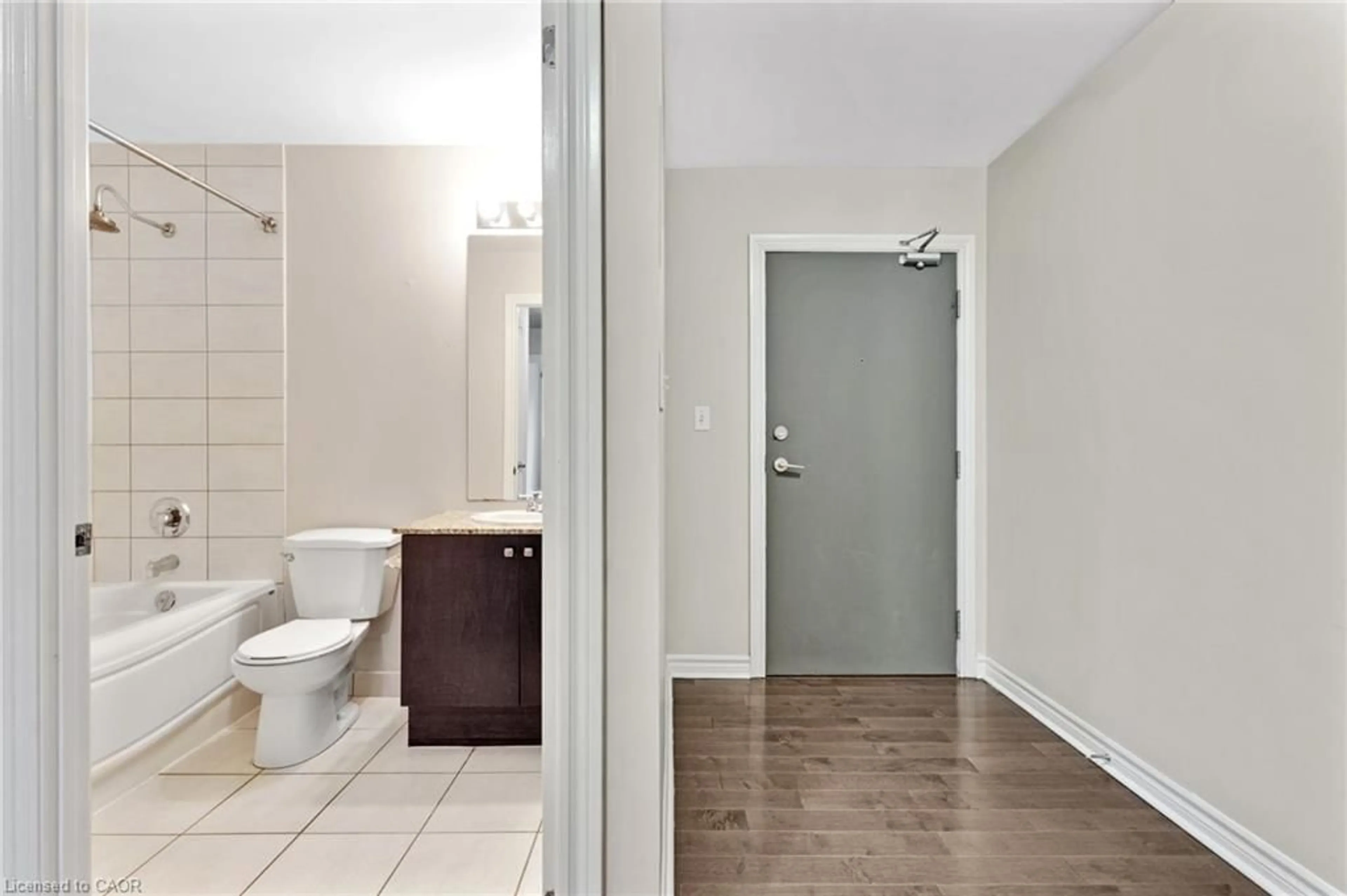 Standard bathroom, unknown for 170 Water St #202, Cambridge Ontario N1R 3B6