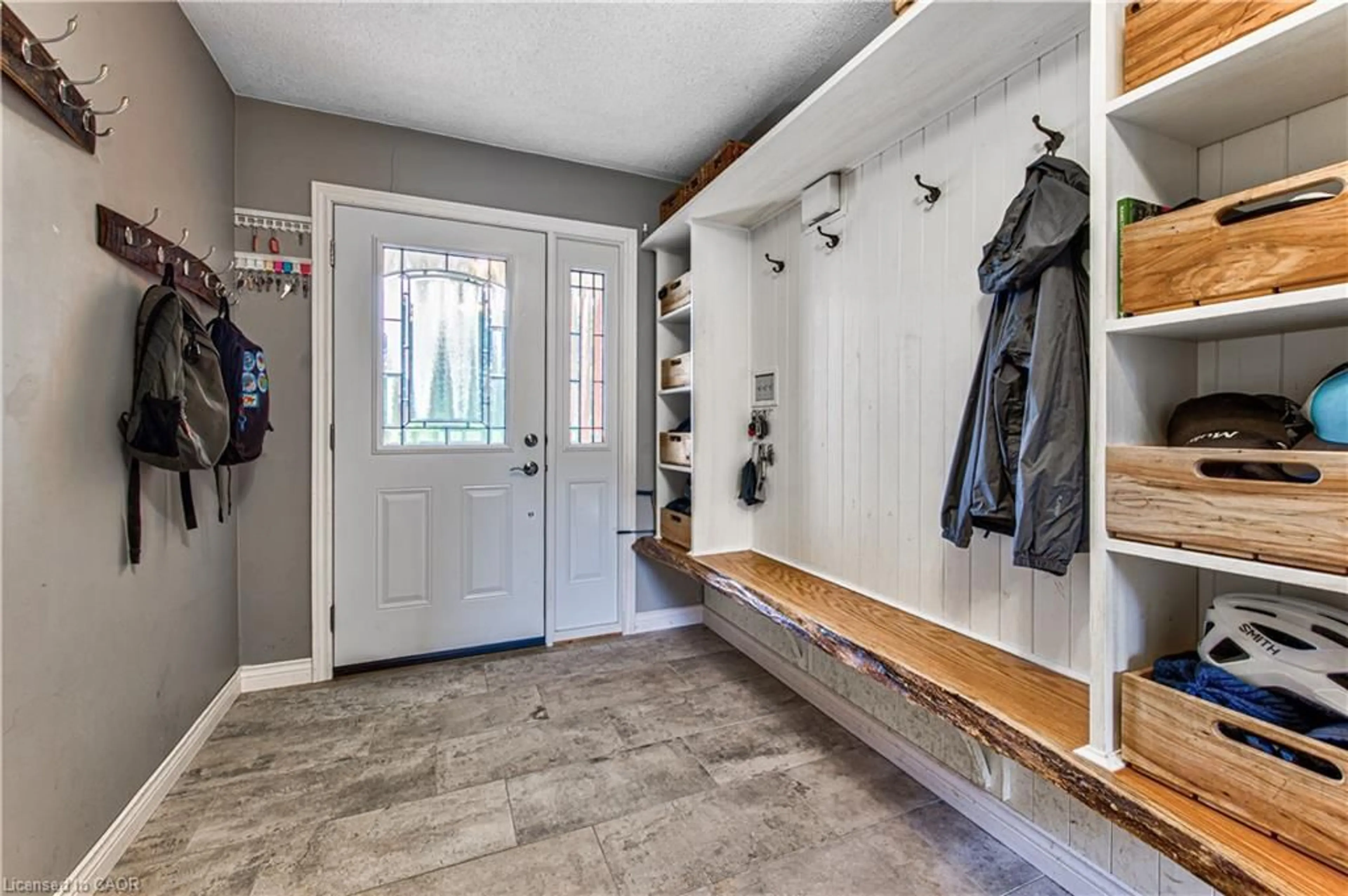 Indoor entryway for 40 Peter St, Scotland Ontario N0E 1R0