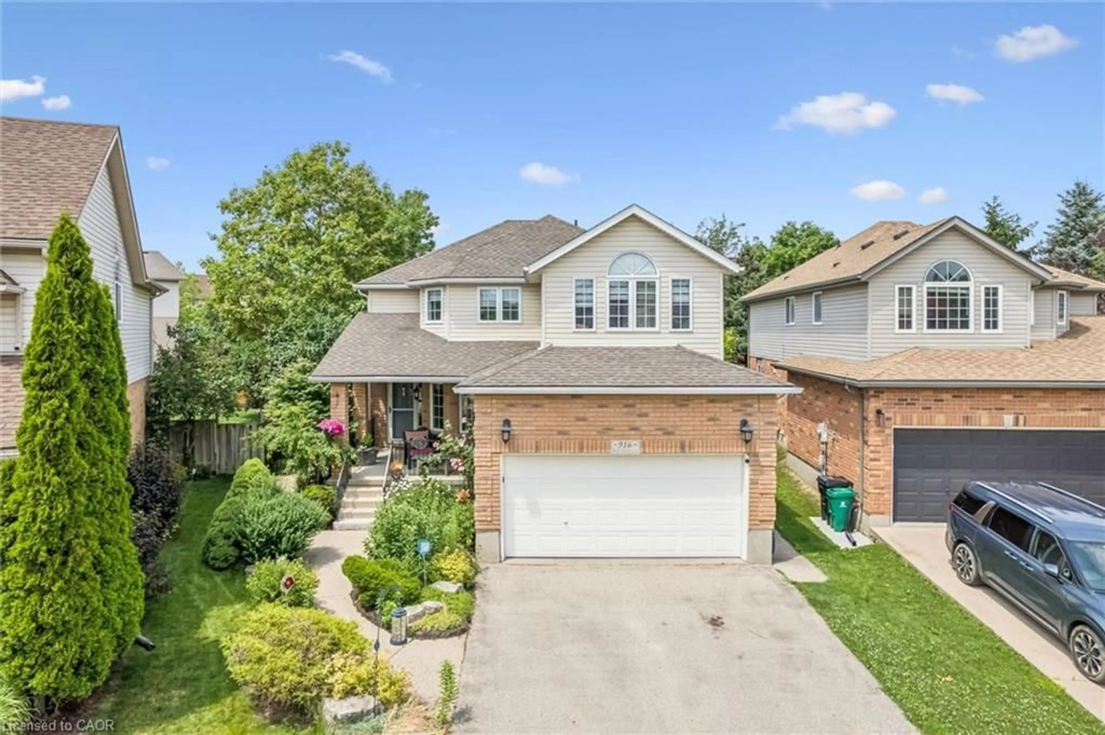 Home with brick exterior material, street for 916 Rush Meadow Crt, Kitchener Ontario N2R 1K9