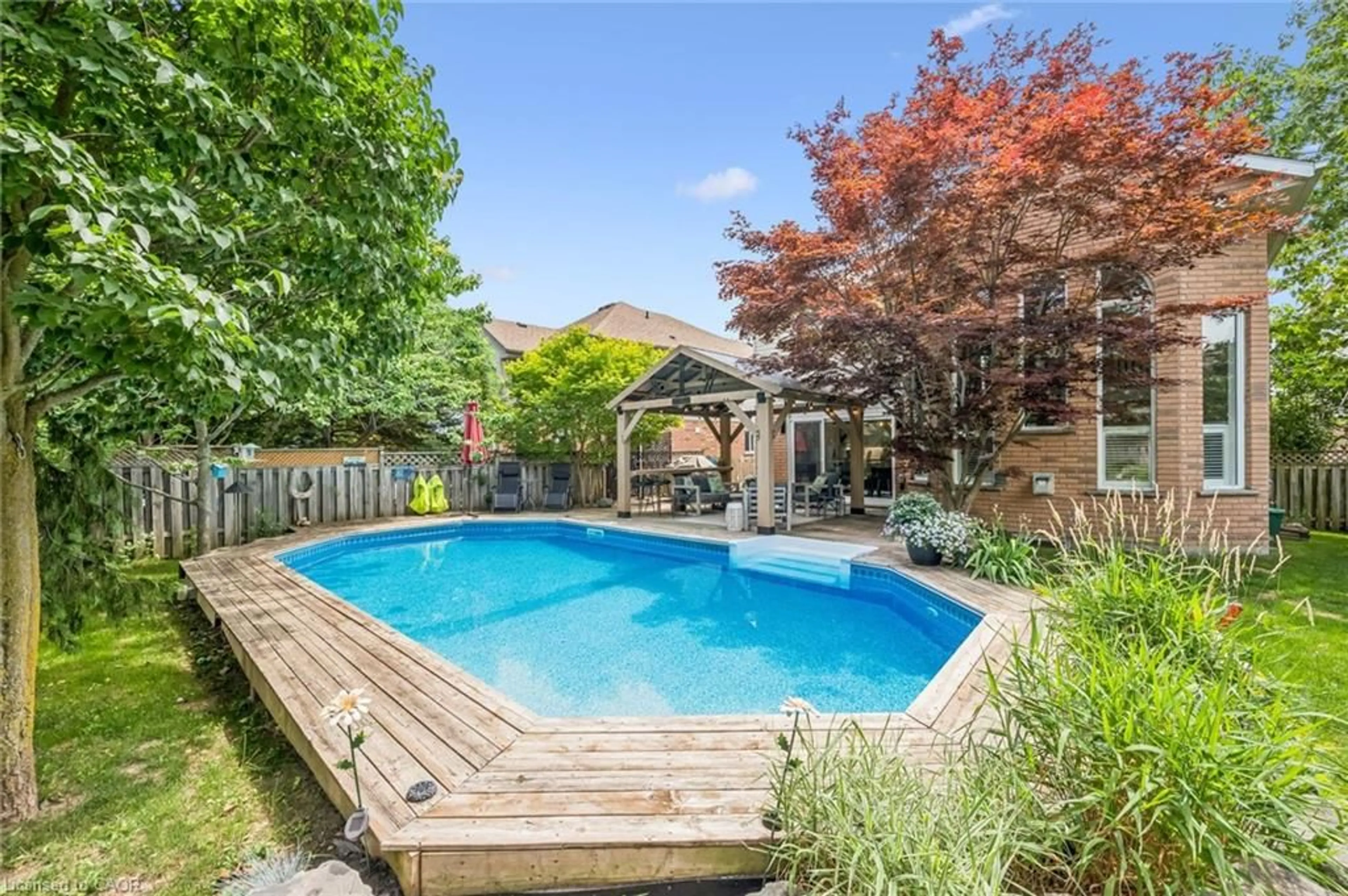 Pool for 916 Rush Meadow Crt, Kitchener Ontario N2R 1K9