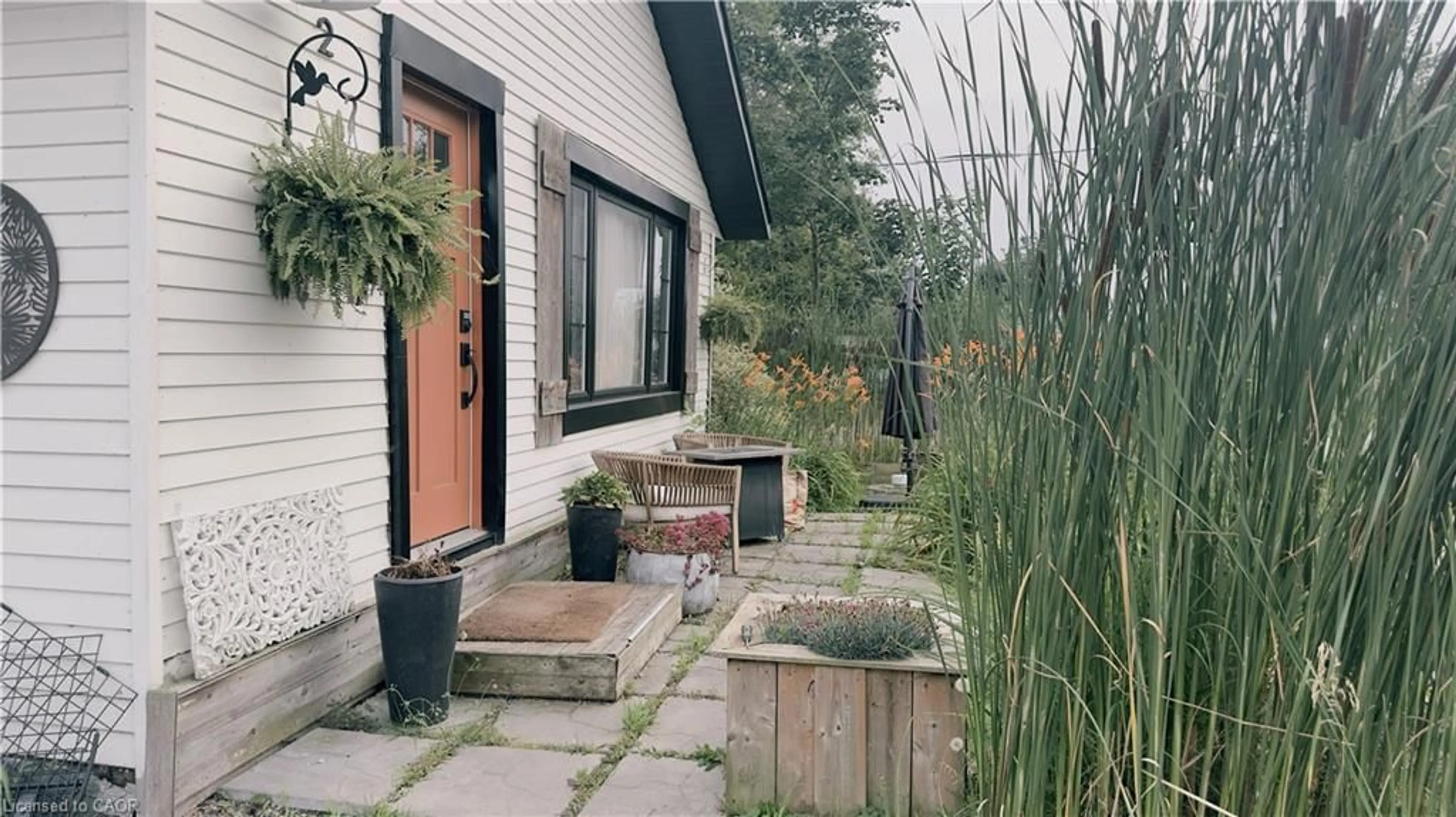 Patio, street for 2 Fagan St, Peacock Point Ontario N0A 1L0