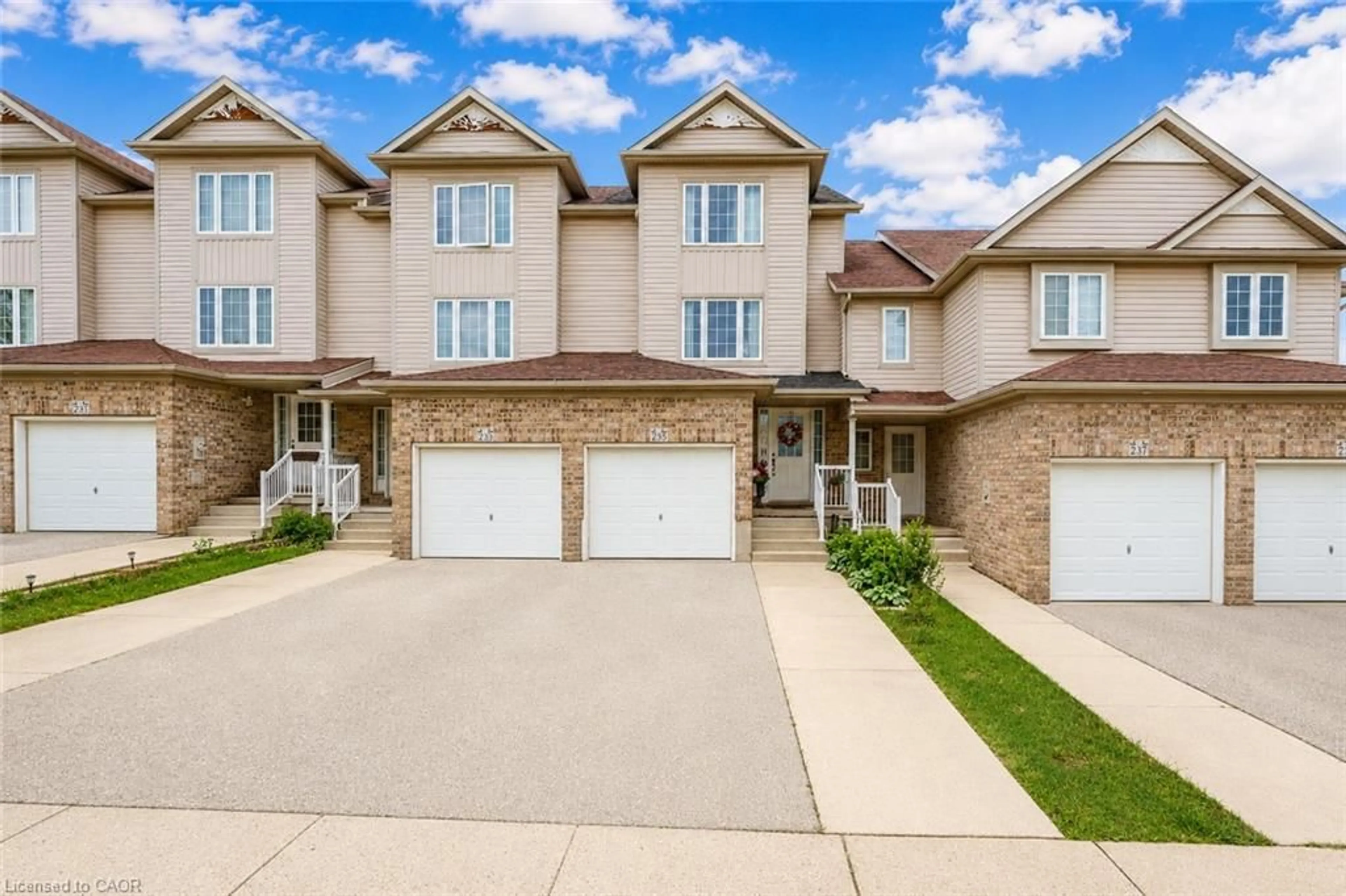 A pic from outside/outdoor area/front of a property/back of a property/a pic from drone, street for 235 Red Clover Crt, Kitchener Ontario N2E 4J5