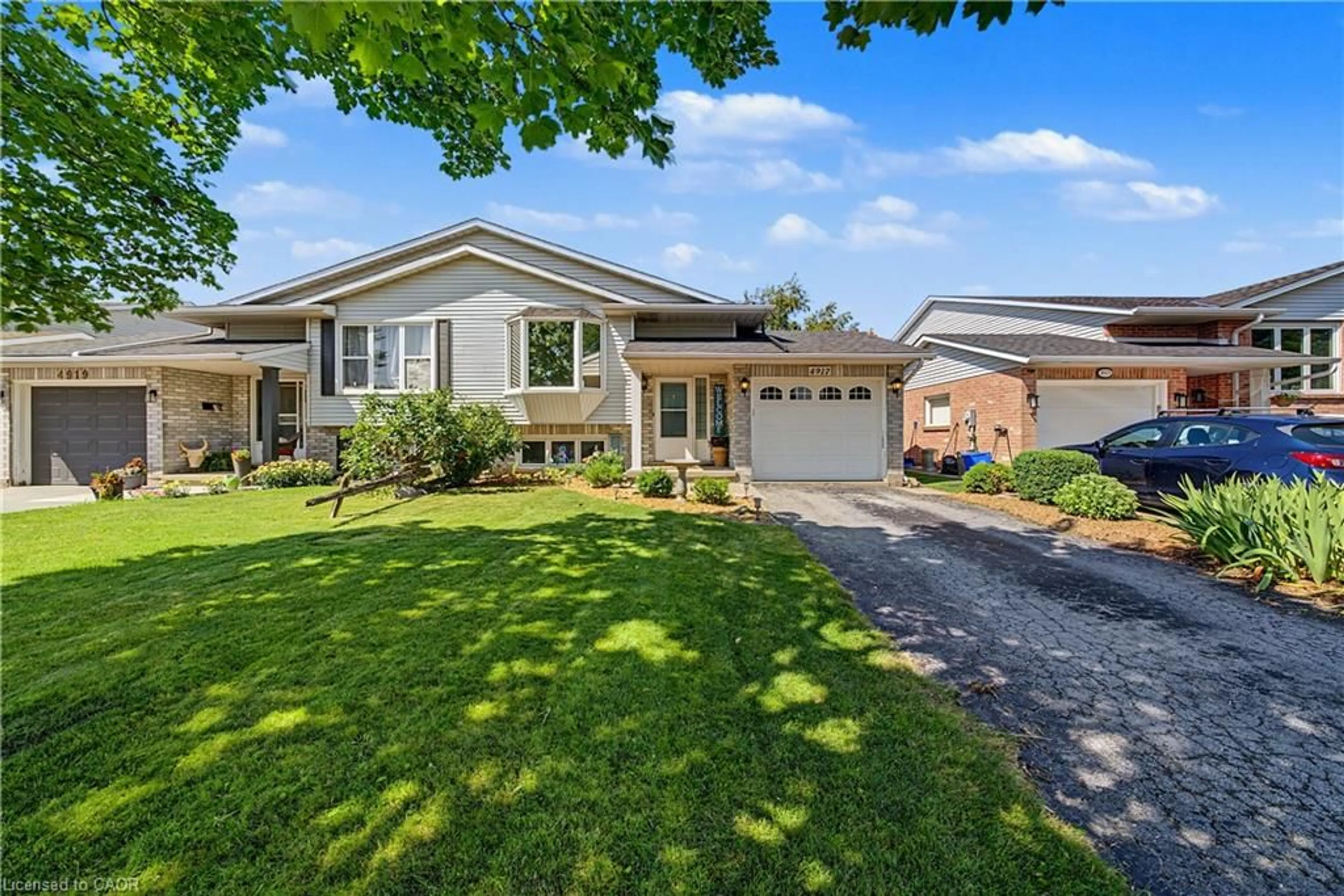 Home with vinyl exterior material, street for 4917 Homestead Dr, Beamsville Ontario L0R 1B5