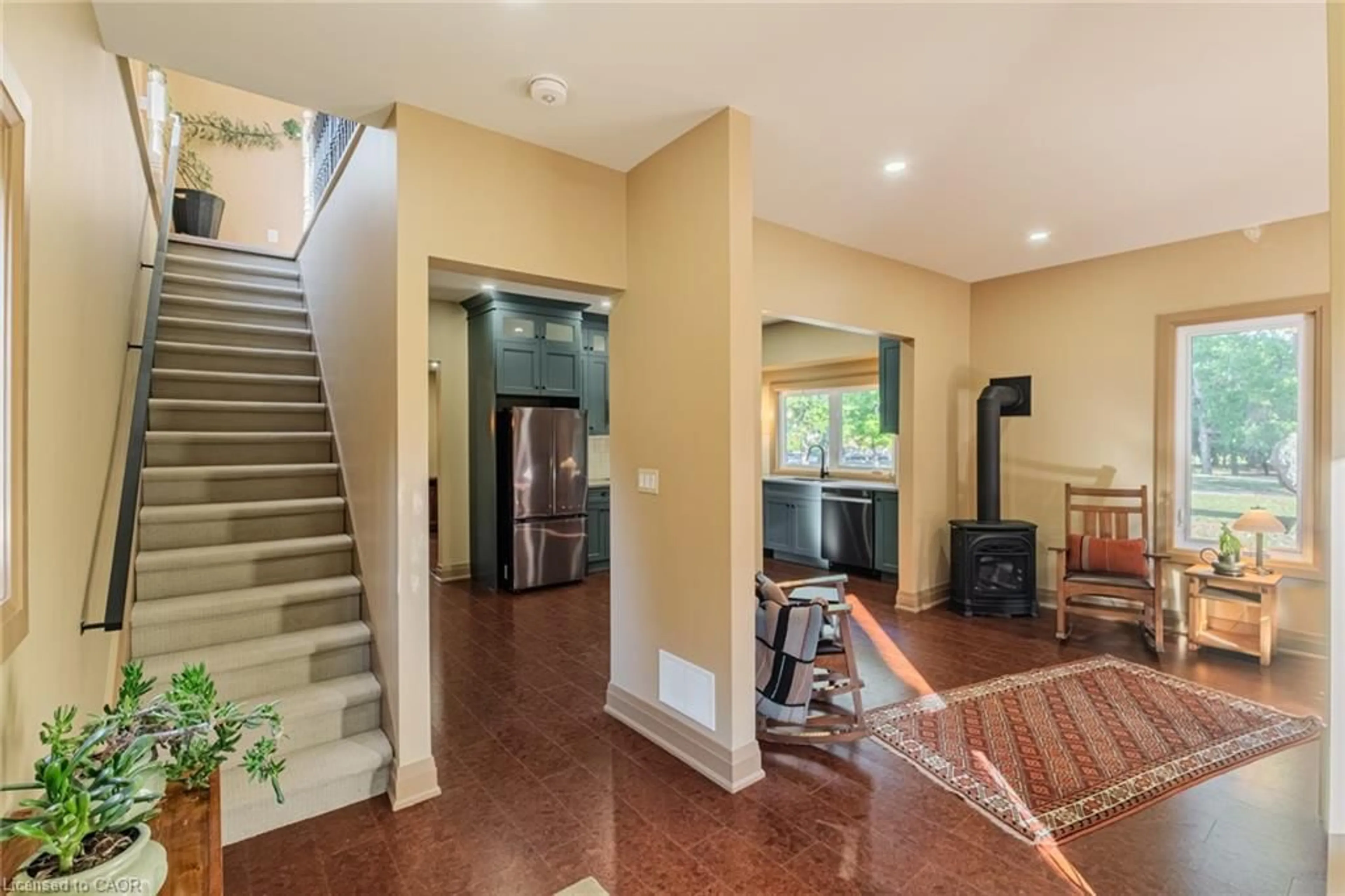 Indoor foyer for 74 Lynnwood Ave, Simcoe Ontario N3Y 2V6