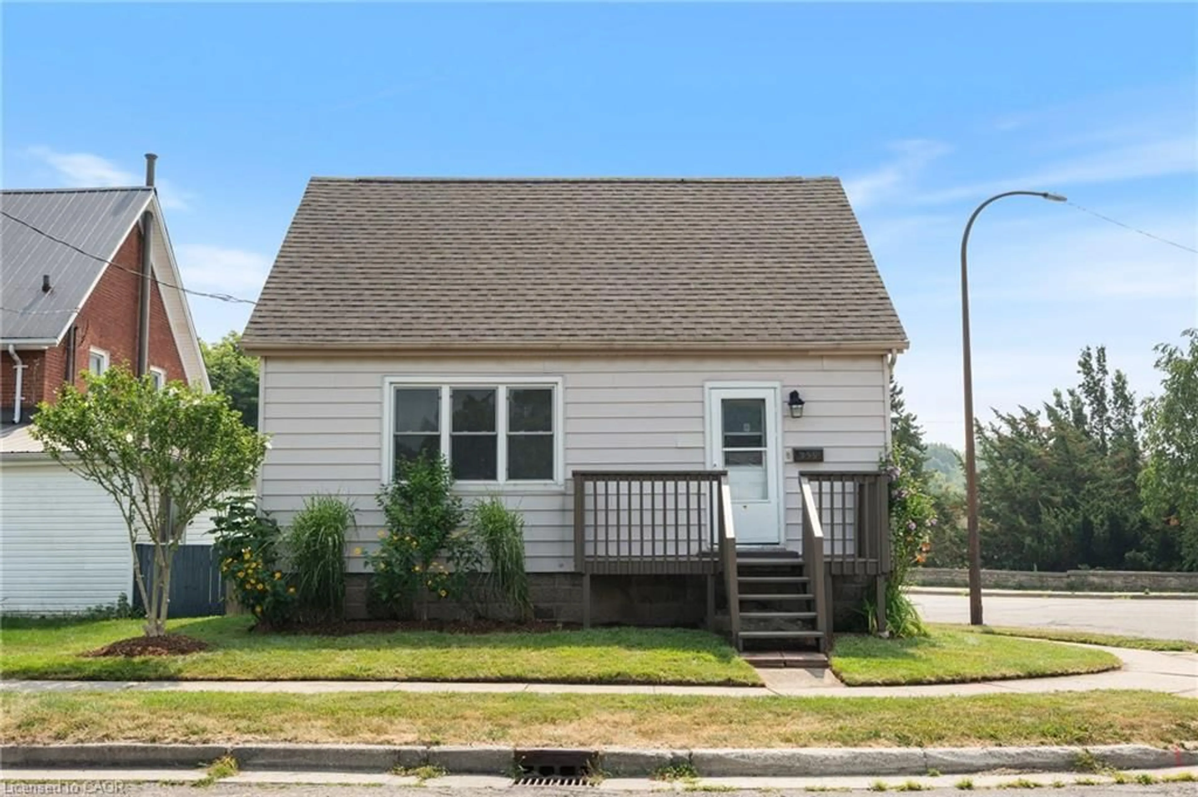 Home with vinyl exterior material, street for 339 Colborne St, Simcoe Ontario N3Y 3V7