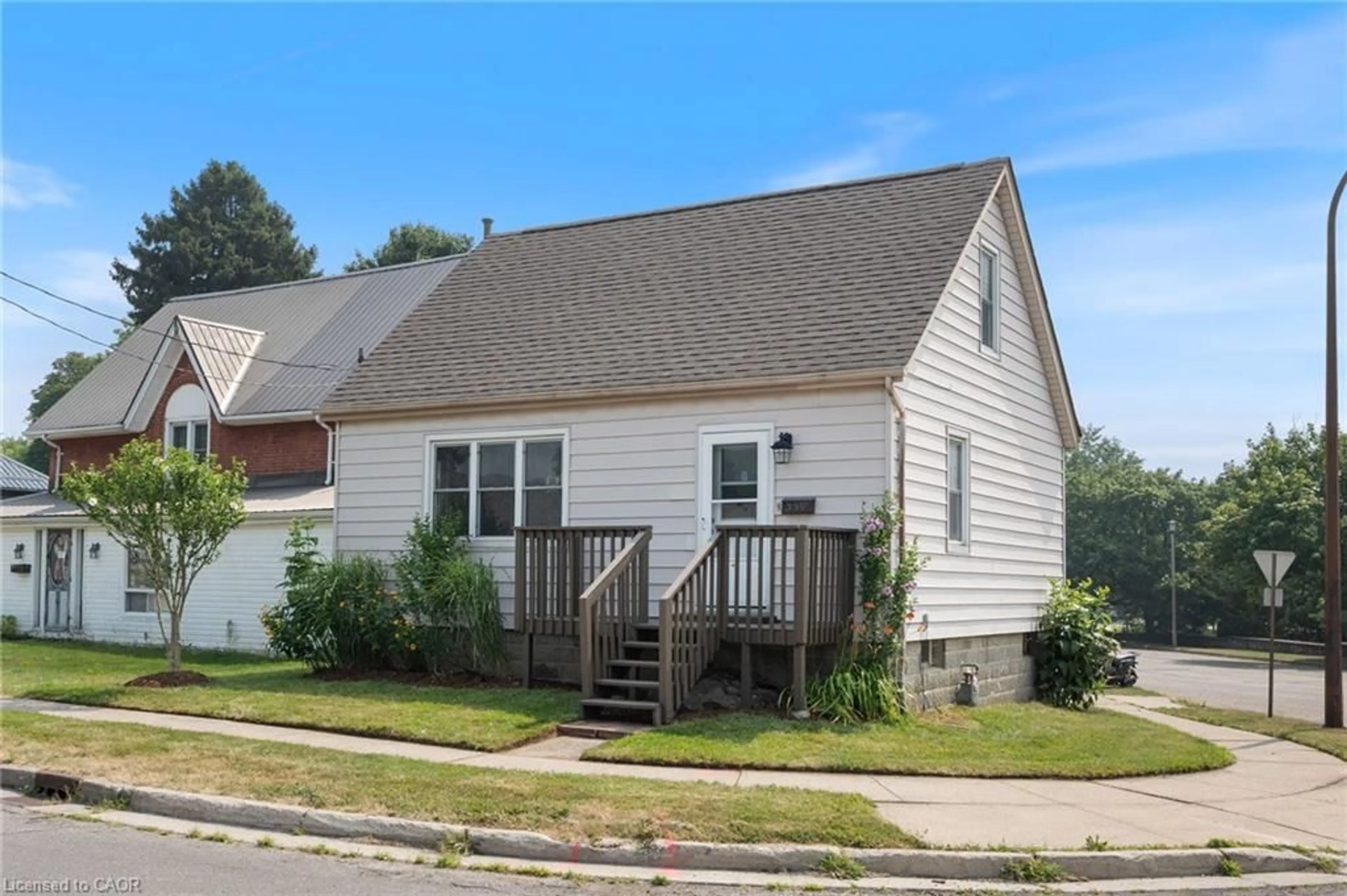 Home with vinyl exterior material, street for 339 Colborne St, Simcoe Ontario N3Y 3V7