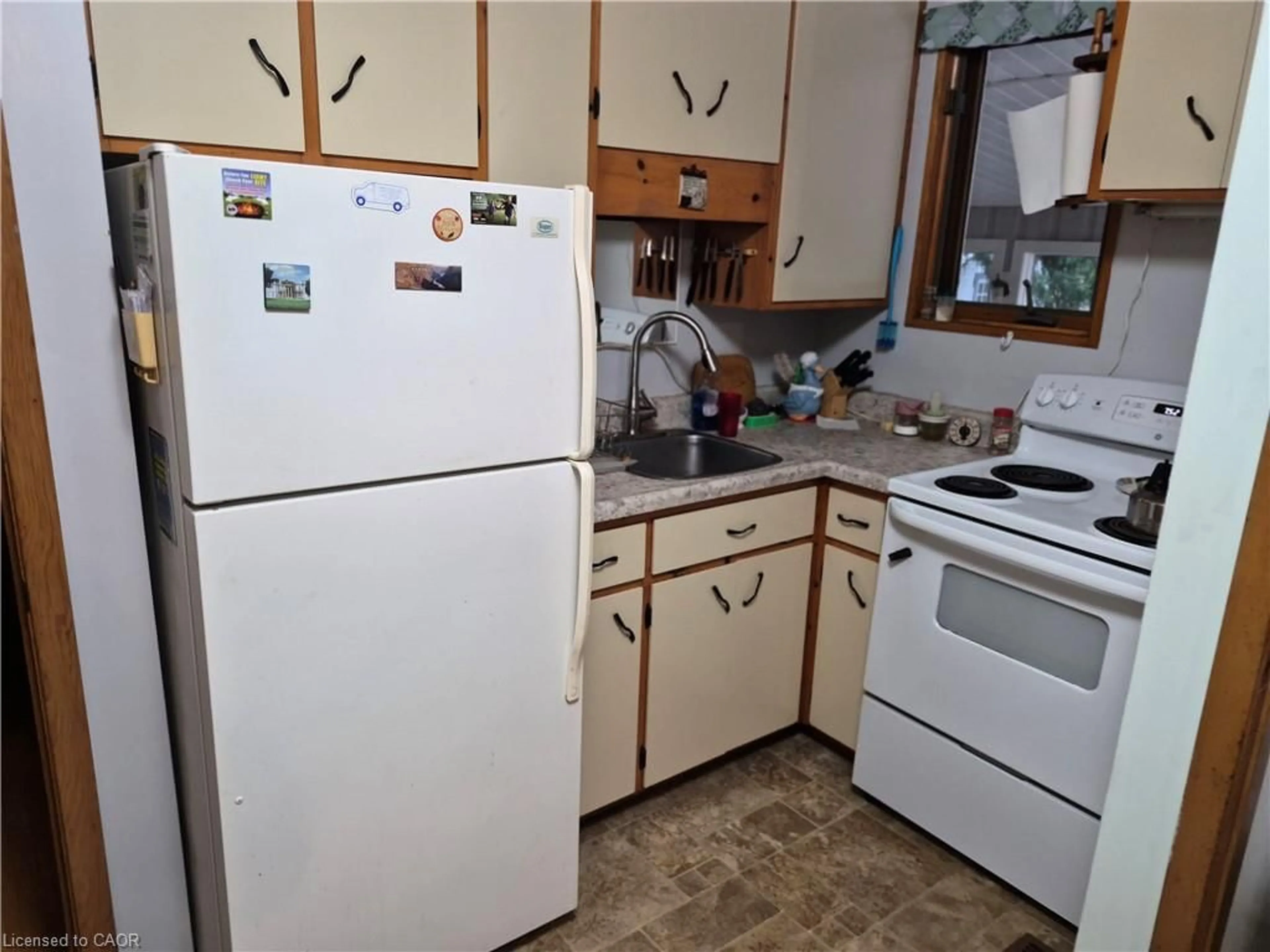 Standard kitchen, unknown for 26 Meadowlark Rd, Elmira Ontario N3B 1V1