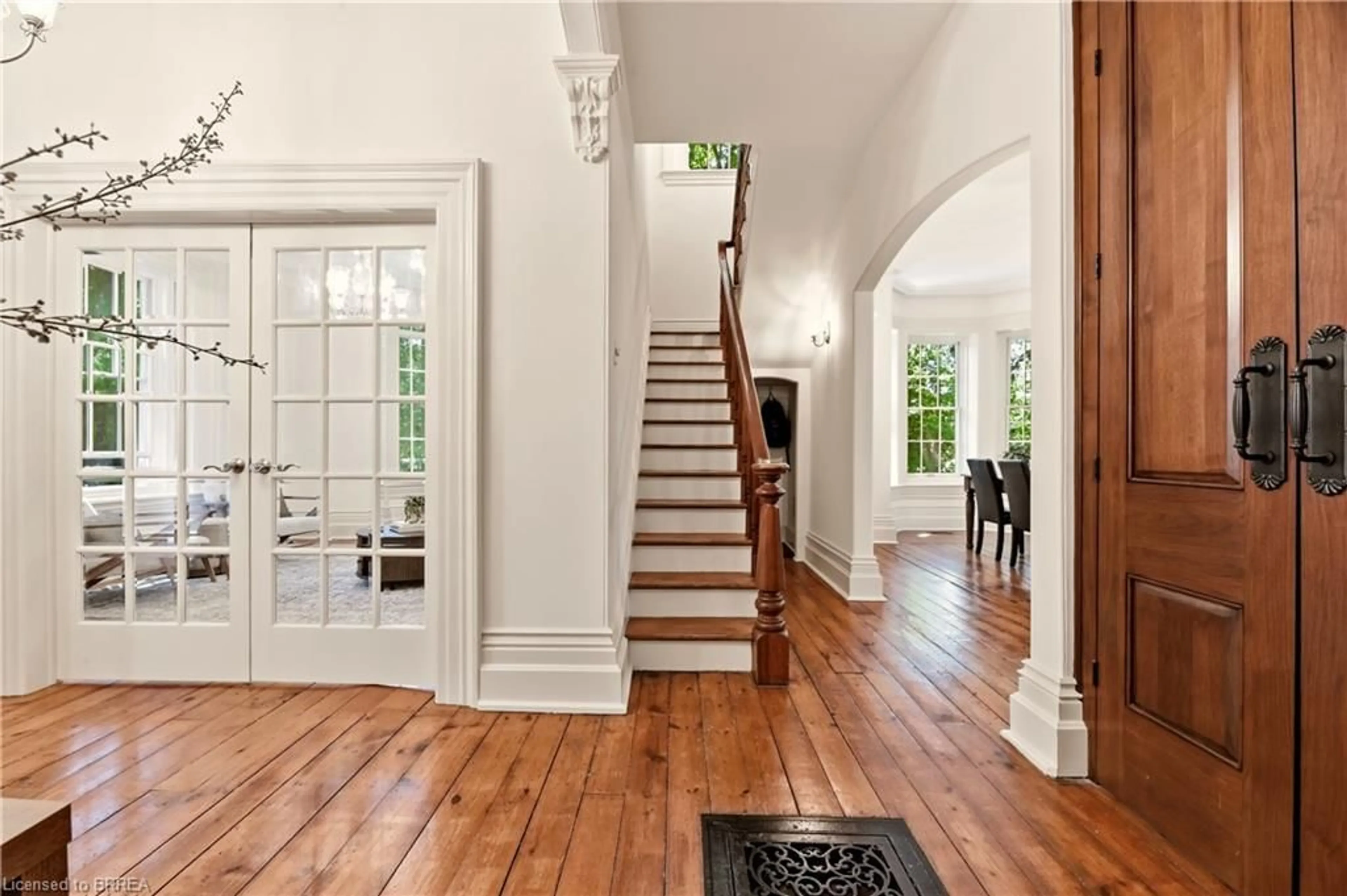 Indoor entryway for 25 Dunbar St, Glen Morris Ontario N0B 1W0