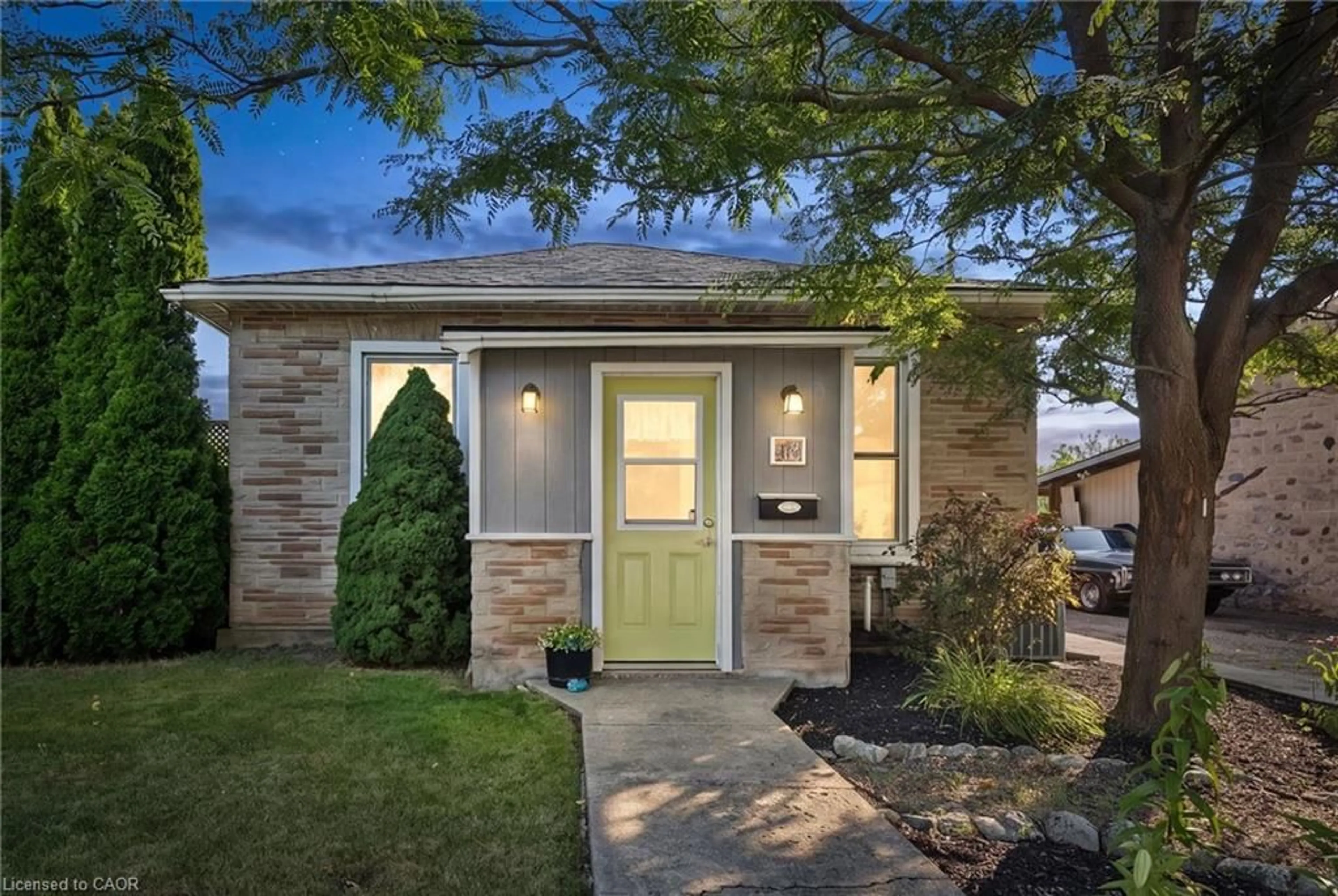 Unknown for 11 Brook St, Cambridge Ontario N1R 4B9