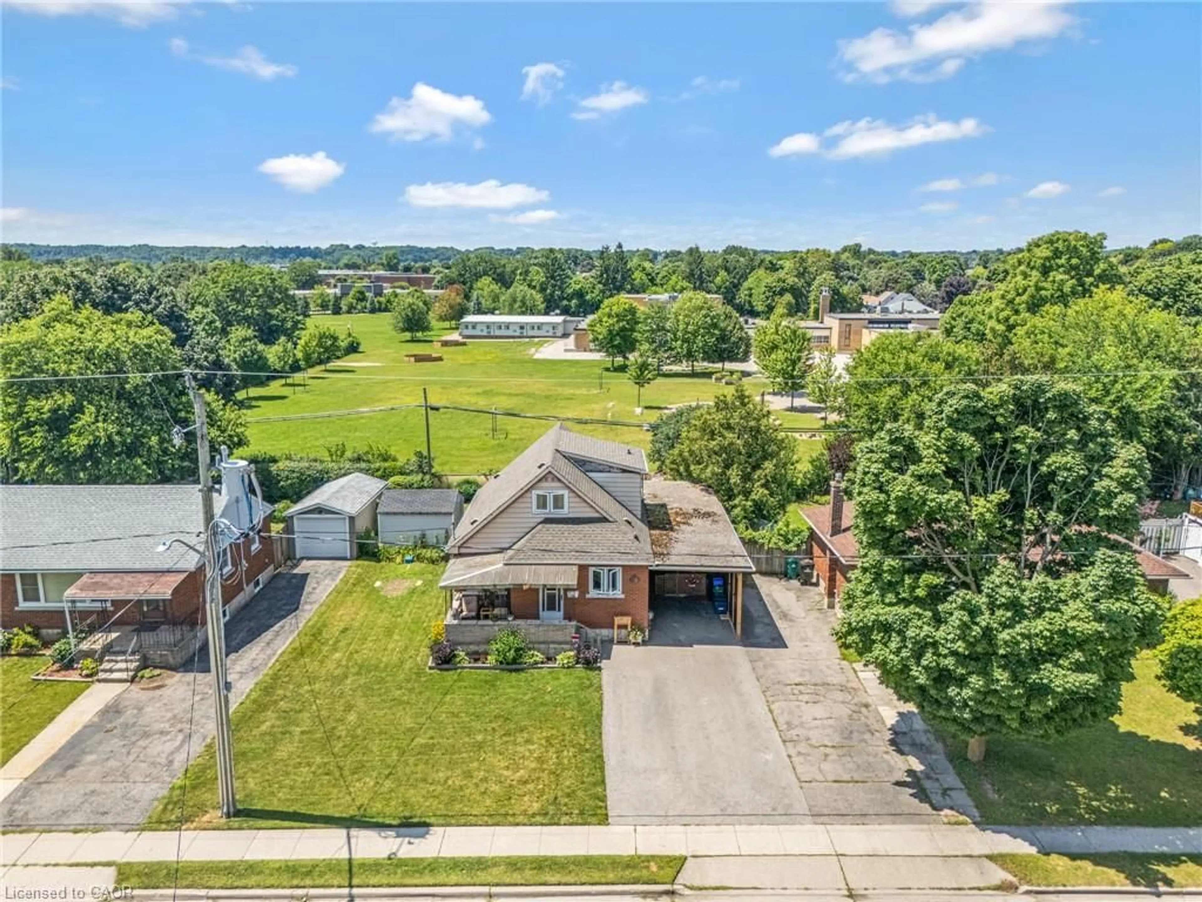 A pic from outside/outdoor area/front of a property/back of a property/a pic from drone, unknown for 86 Christopher Dr, Cambridge Ontario N1R 4S4
