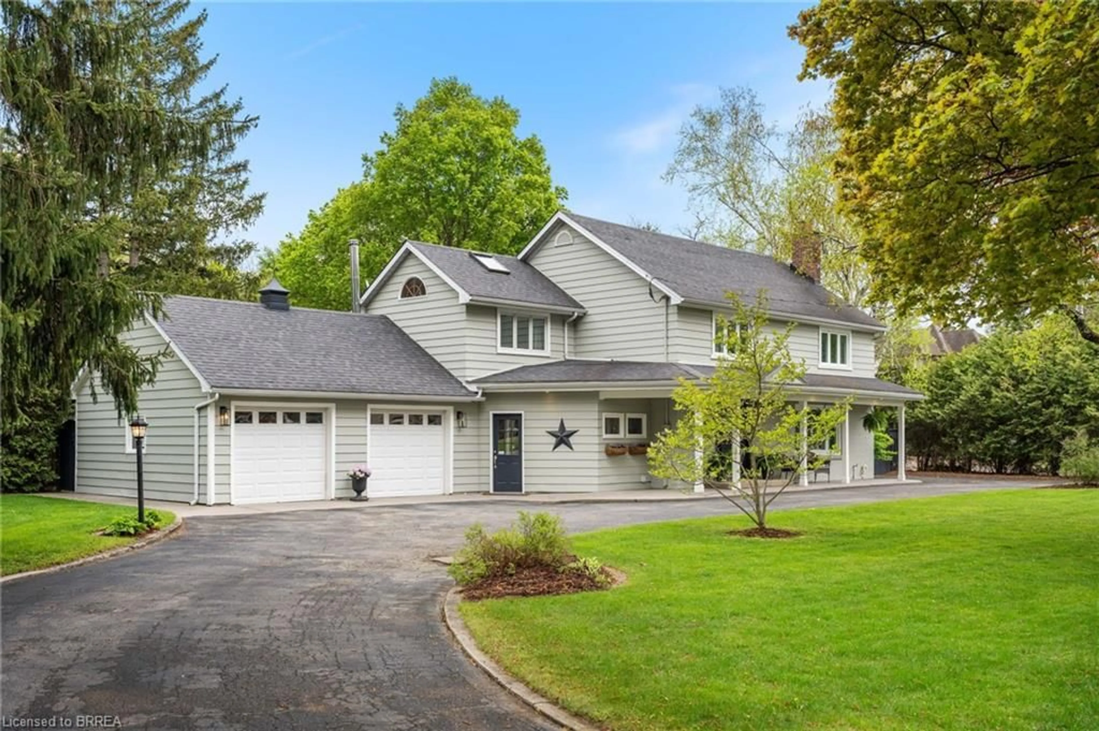 Home with vinyl exterior material, street for 35 Golfdale Rd, Brantford Ontario N3T 5H6