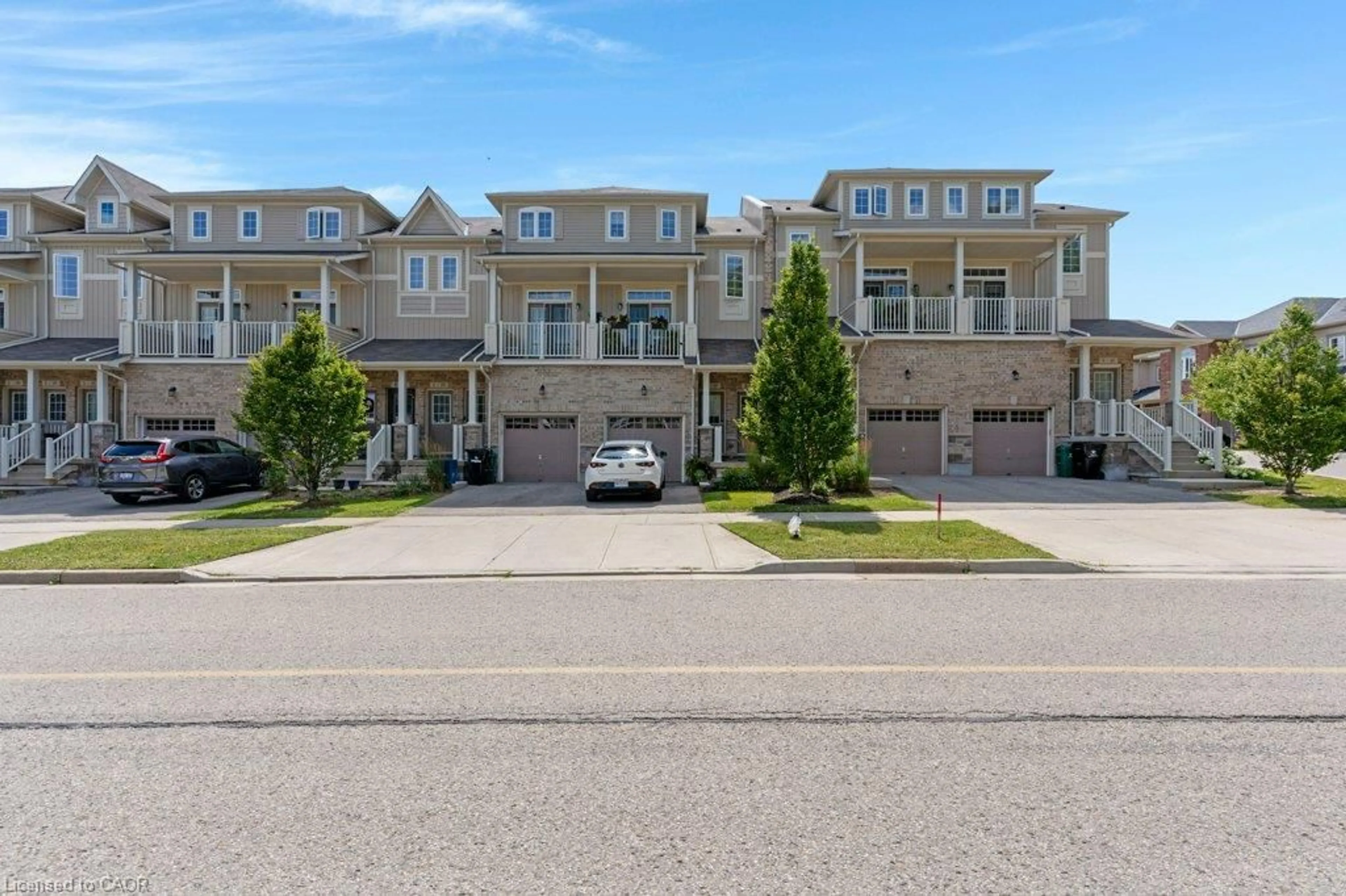 A pic from outside/outdoor area/front of a property/back of a property/a pic from drone, street for 397 Westwood Dr #B, Kitchener Ontario N2M 0B5