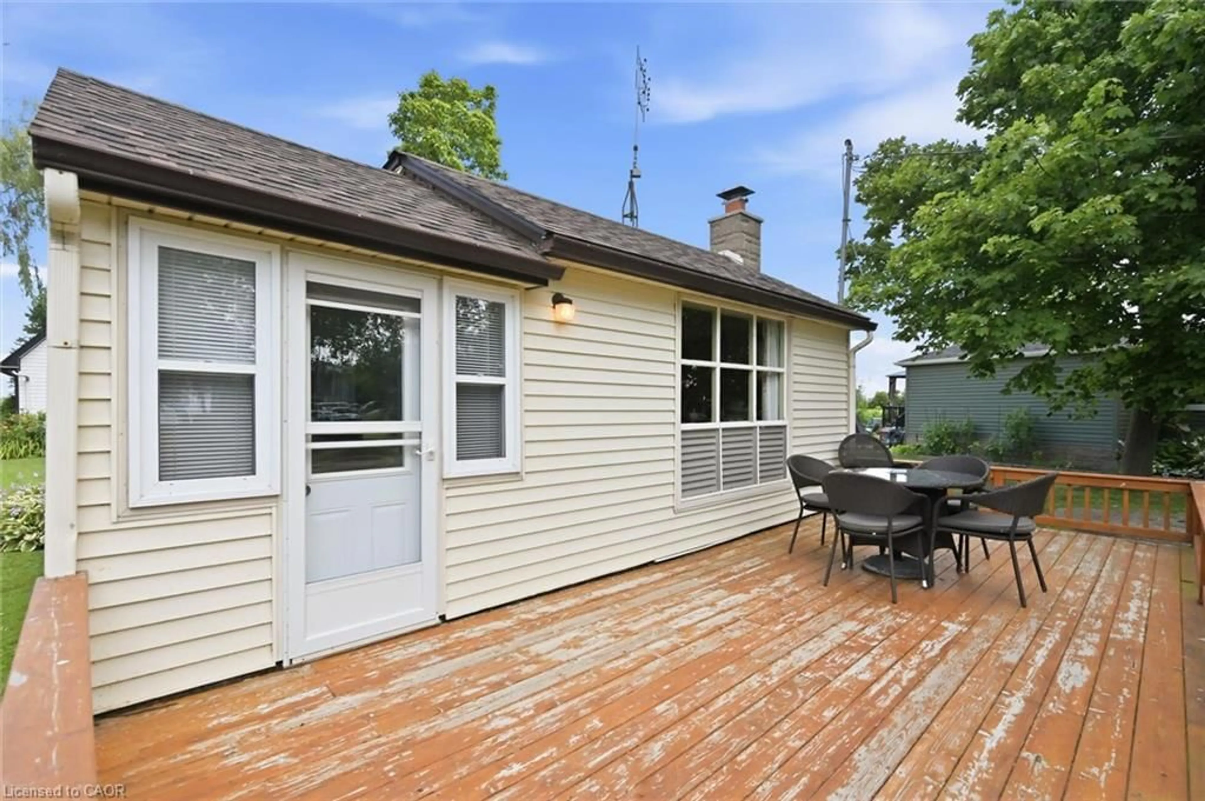 Patio, street for 27 Winger Dr, Selkirk Ontario N0A 1P0