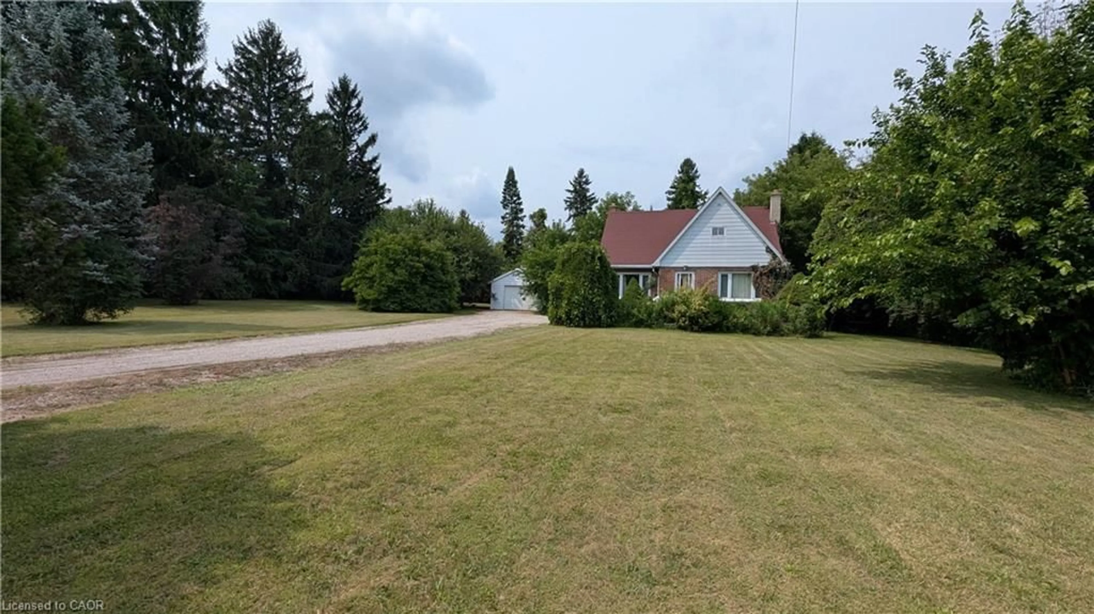 A pic from outside/outdoor area/front of a property/back of a property/a pic from drone, street for 127 Brant Rd, Paris Ontario N3L 3E1