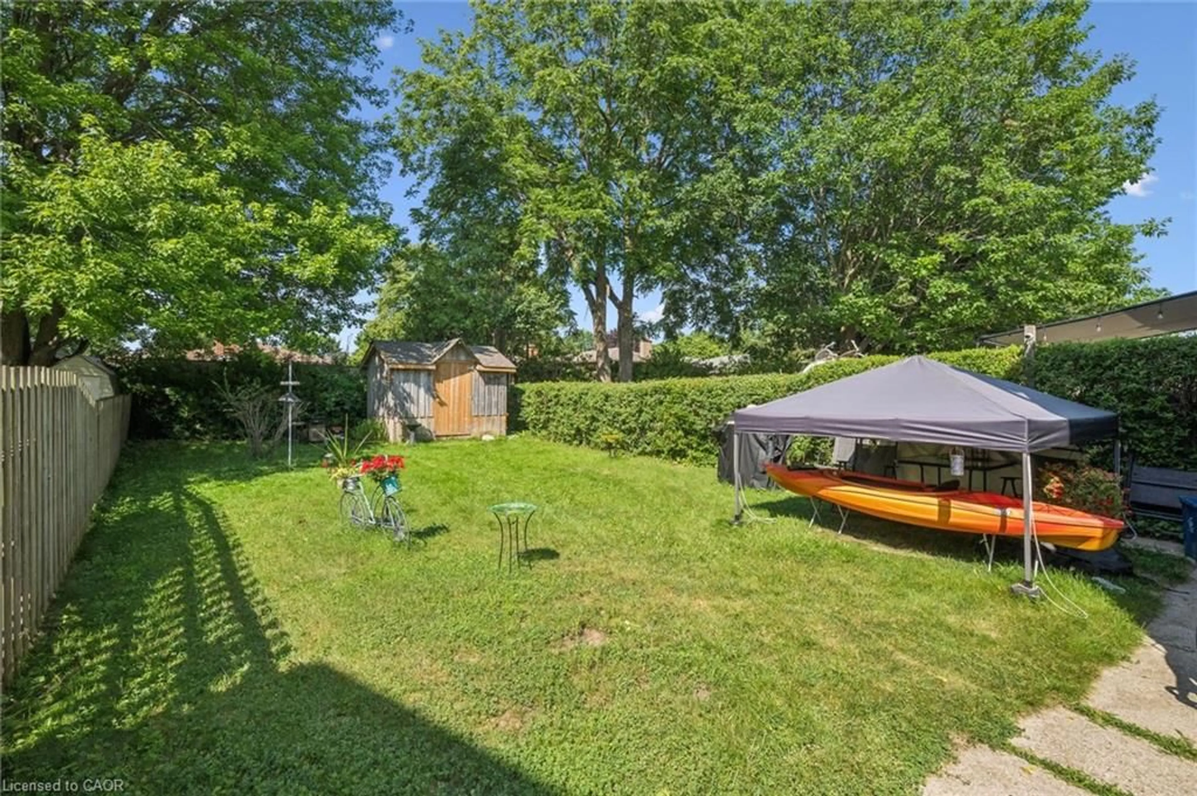 A pic from outside/outdoor area/front of a property/back of a property/a pic from drone, unknown for 264 Northlake Dr #A, Waterloo Ontario N2V 1A9