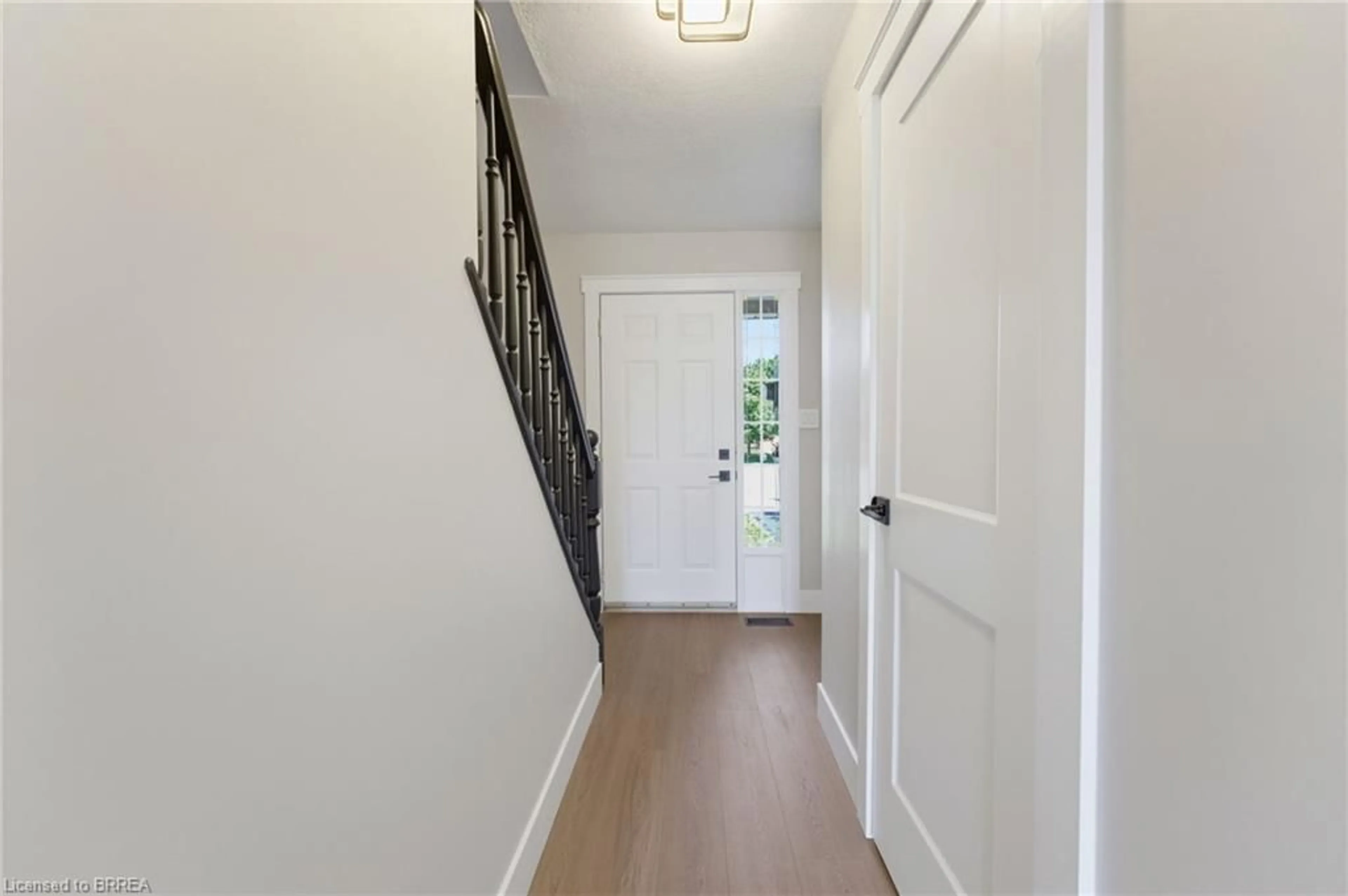 Indoor entryway for 26 Graystone Crt, Paris Ontario N3L 3Y1
