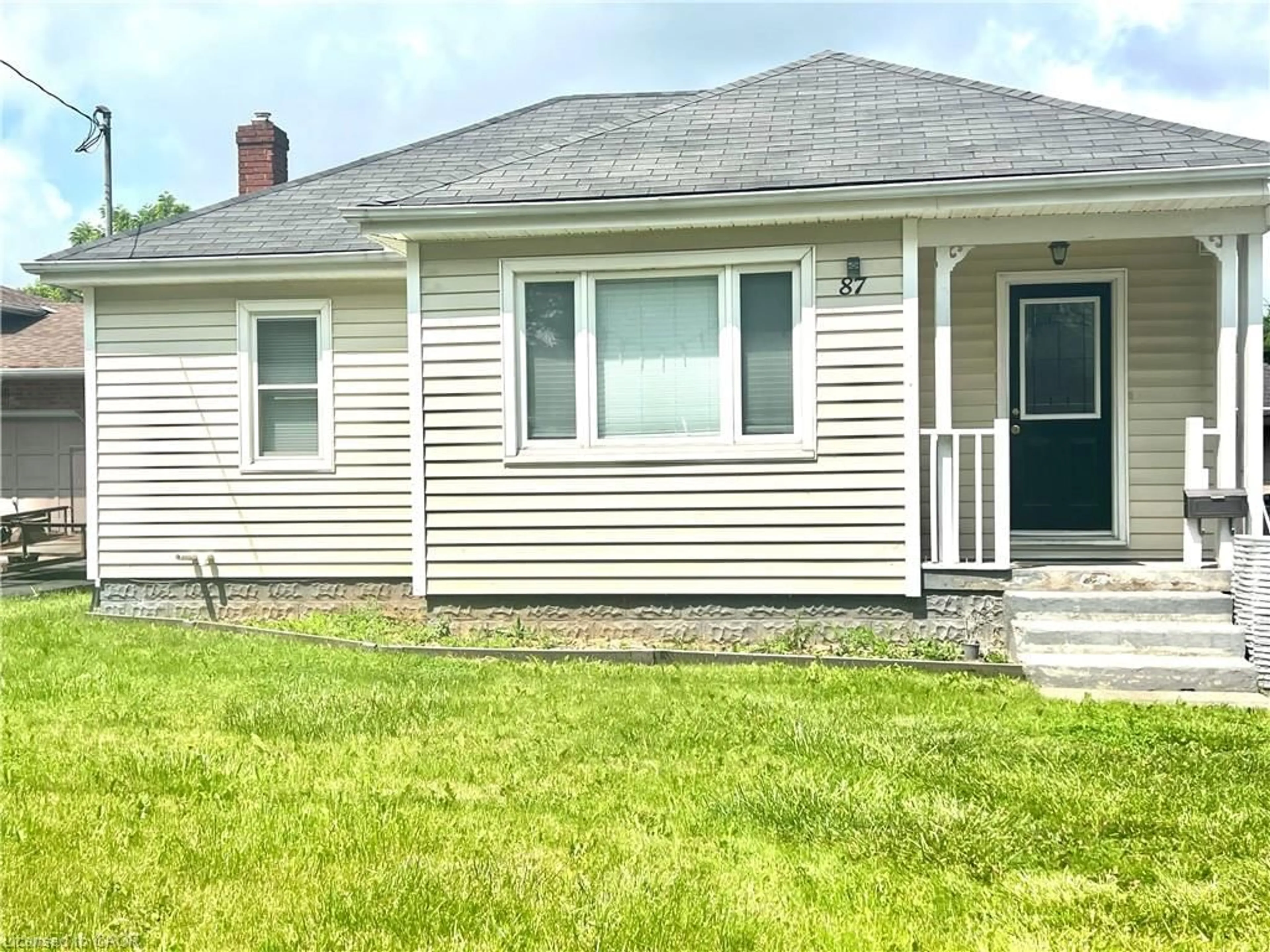 Home with vinyl exterior material, street for 87 Rice Rd, Welland Ontario L3C 2V6