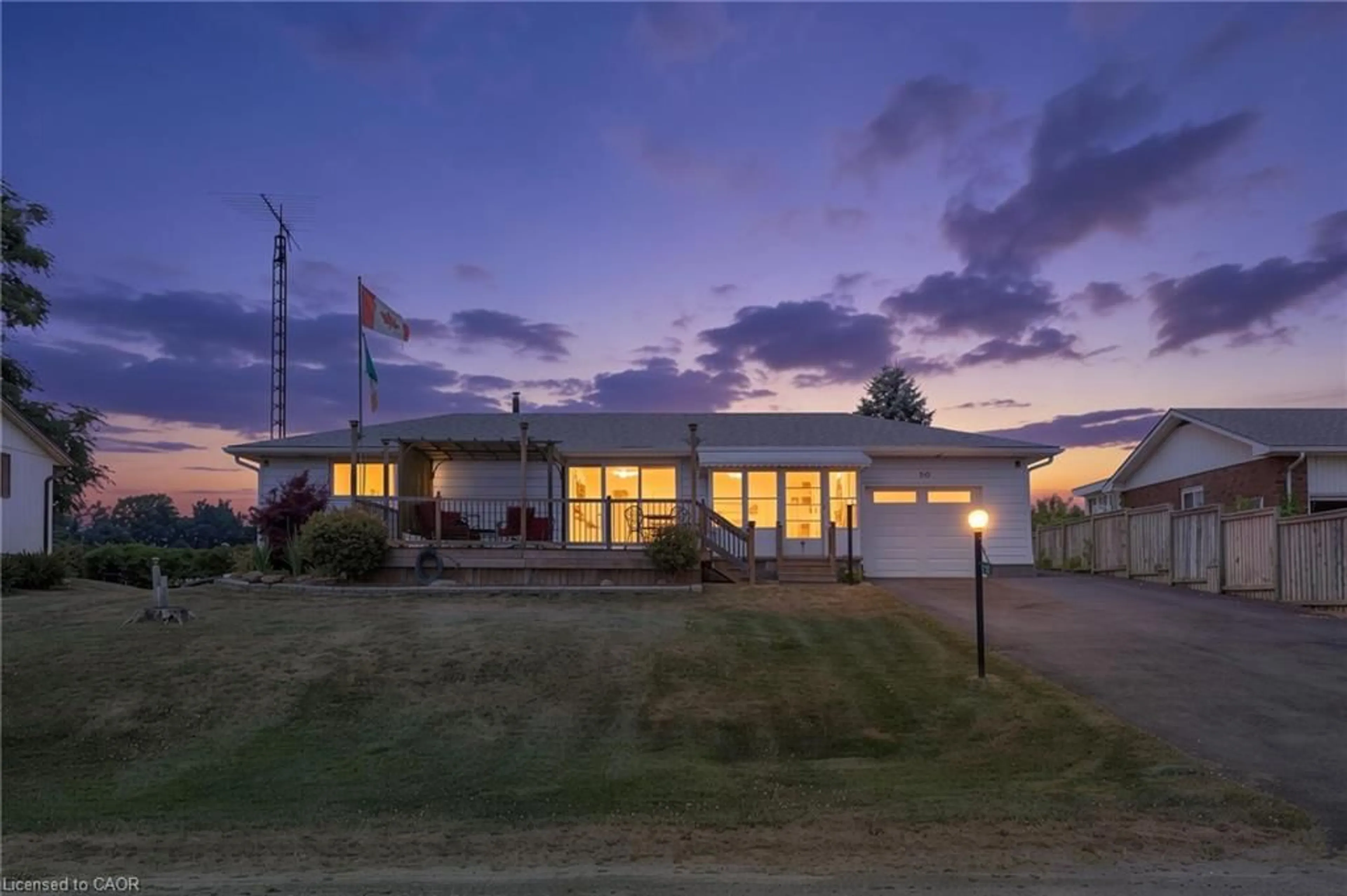 A pic from outside/outdoor area/front of a property/back of a property/a pic from drone, building for 50 Bee St, Booth's Harbour Ontario N0E 1P0