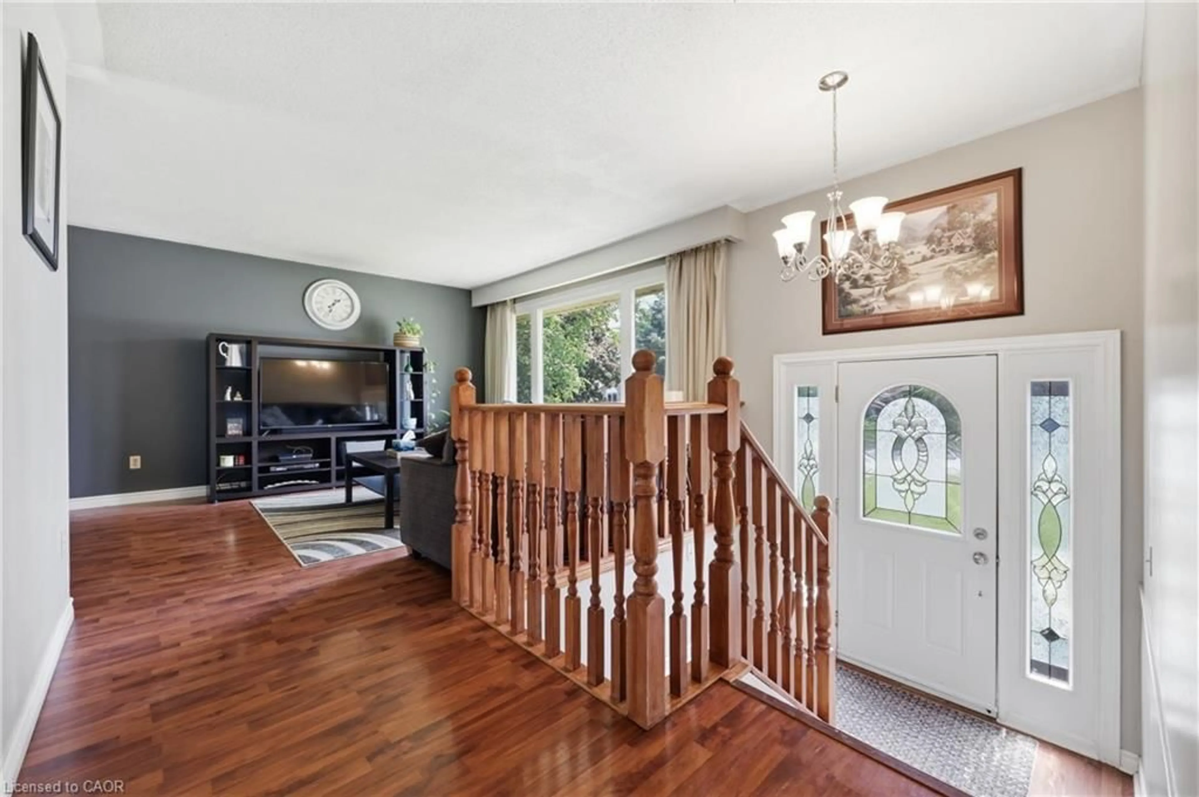 Indoor entryway for 30 Laird St, Caledonia Ontario N3W 1G3