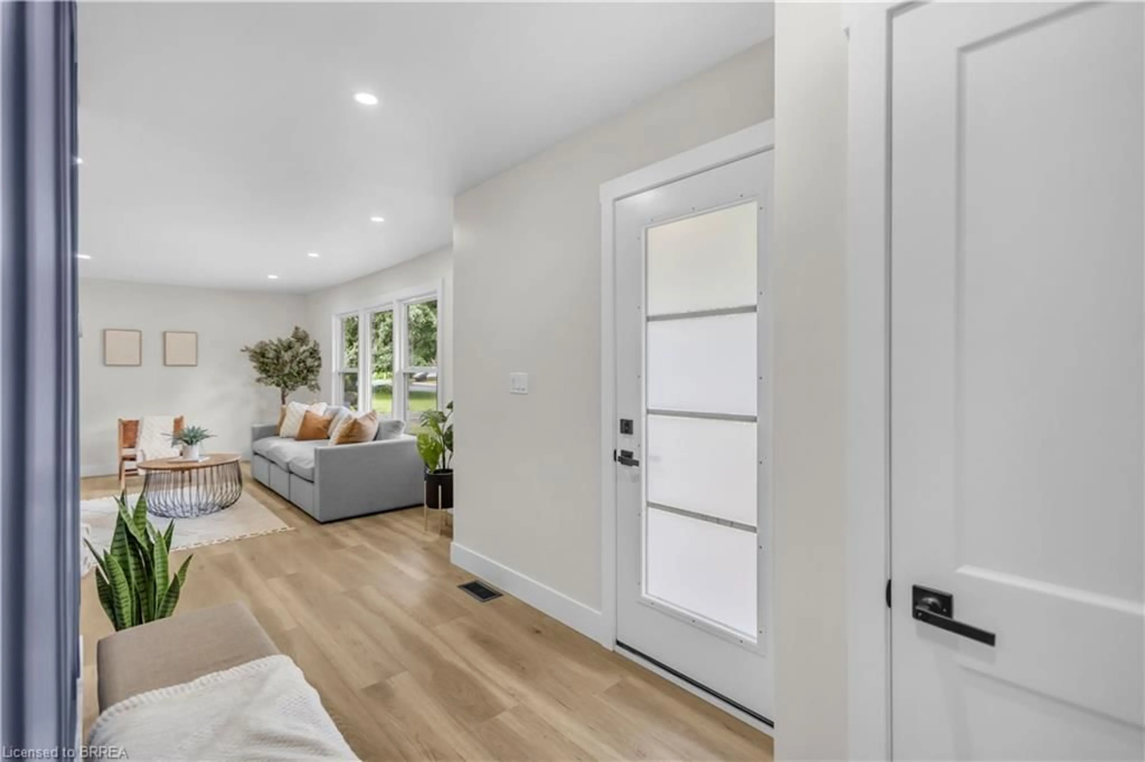 Indoor entryway for 44 Tyrell St, Simcoe Ontario N3Y 2H4