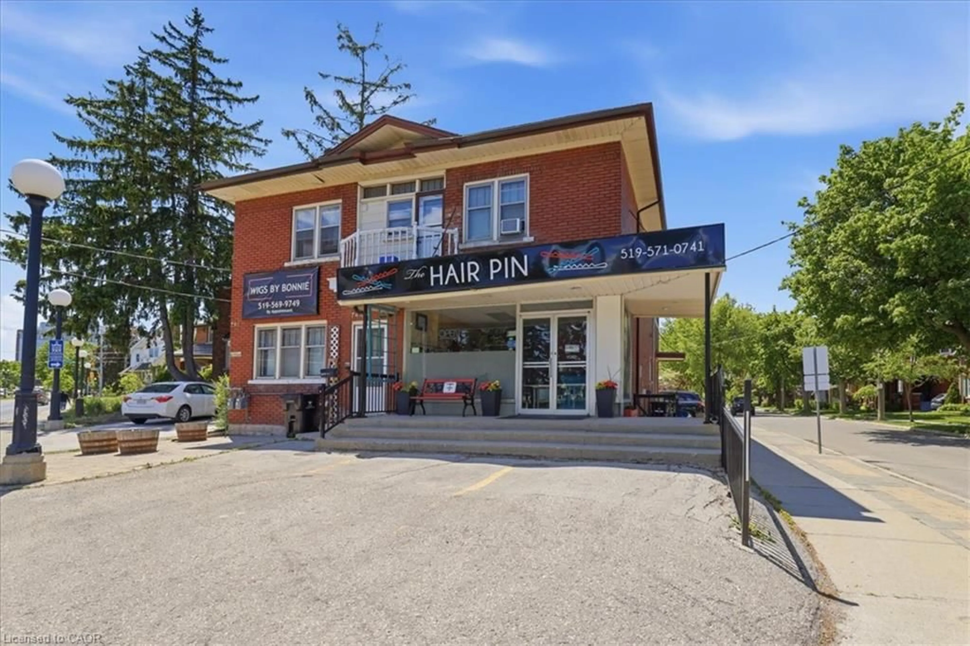 Unknown for 744 Queen St, Kitchener Ontario N2M 1A4