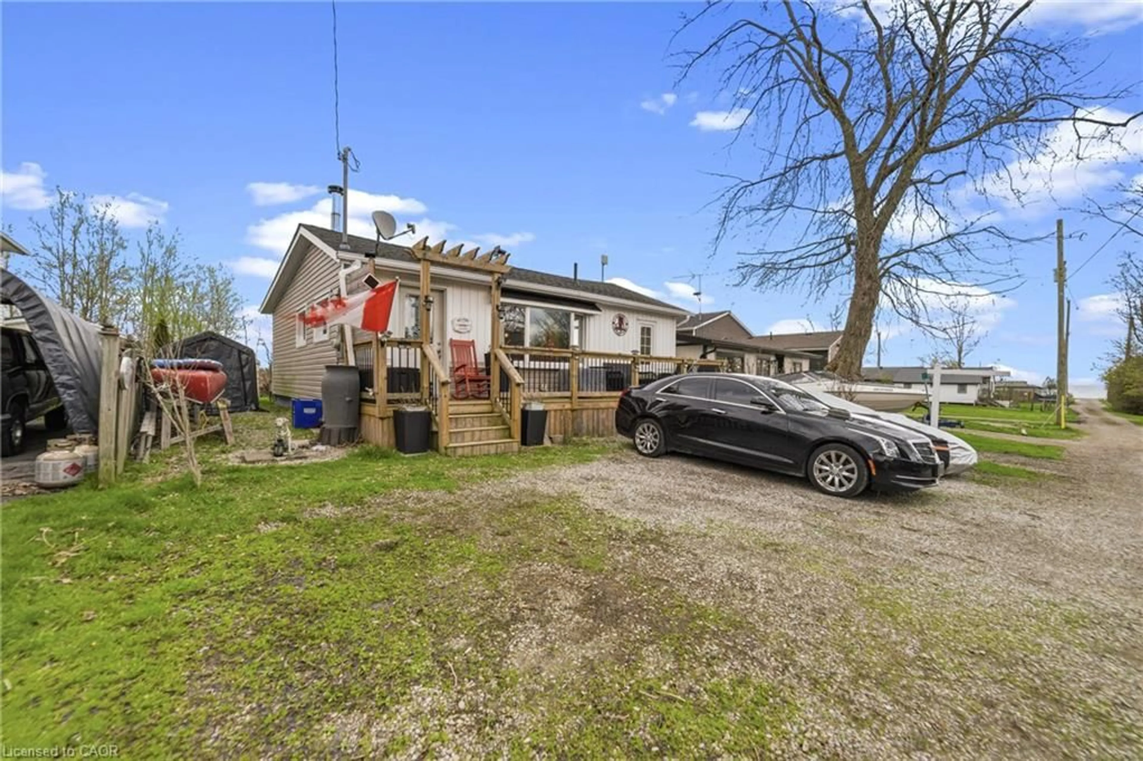 A pic from outside/outdoor area/front of a property/back of a property/a pic from drone, unknown for 18 Westmoreland Lane, Selkirk Ontario N0A 1P0