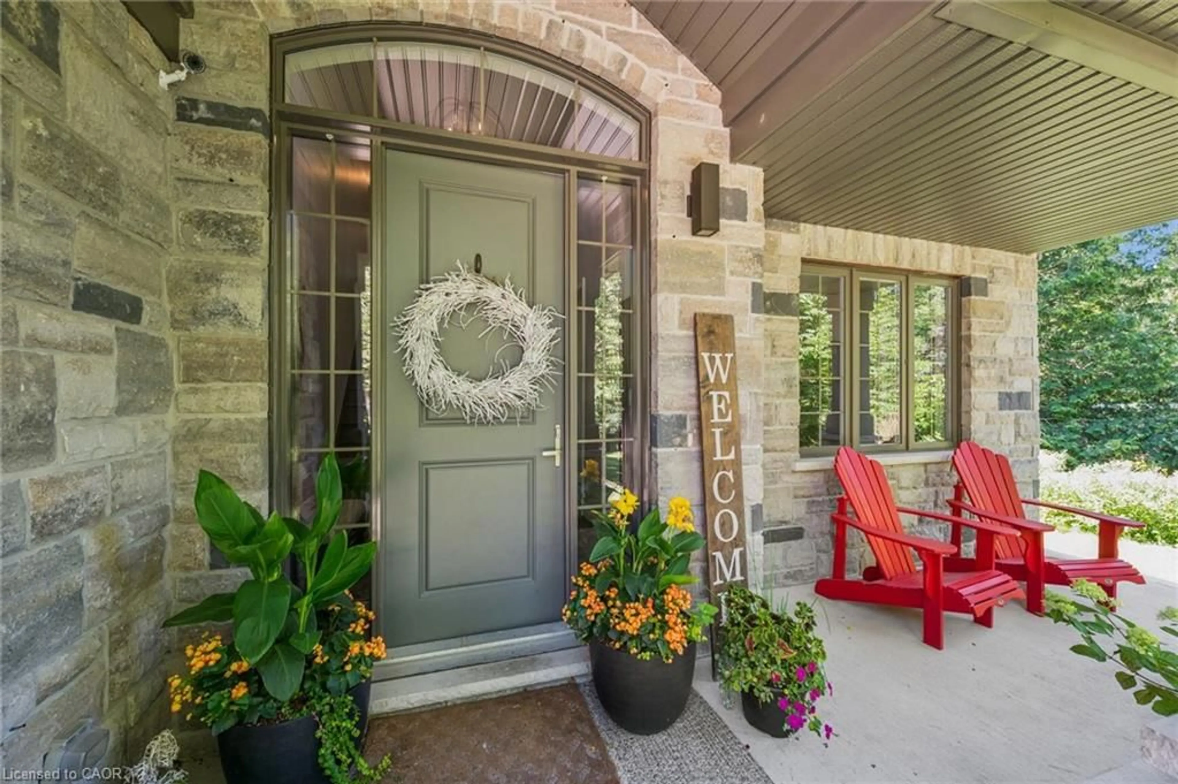 Indoor entryway for 133 Cook's Mill Rd, Puslinch Ontario N0B 2J0