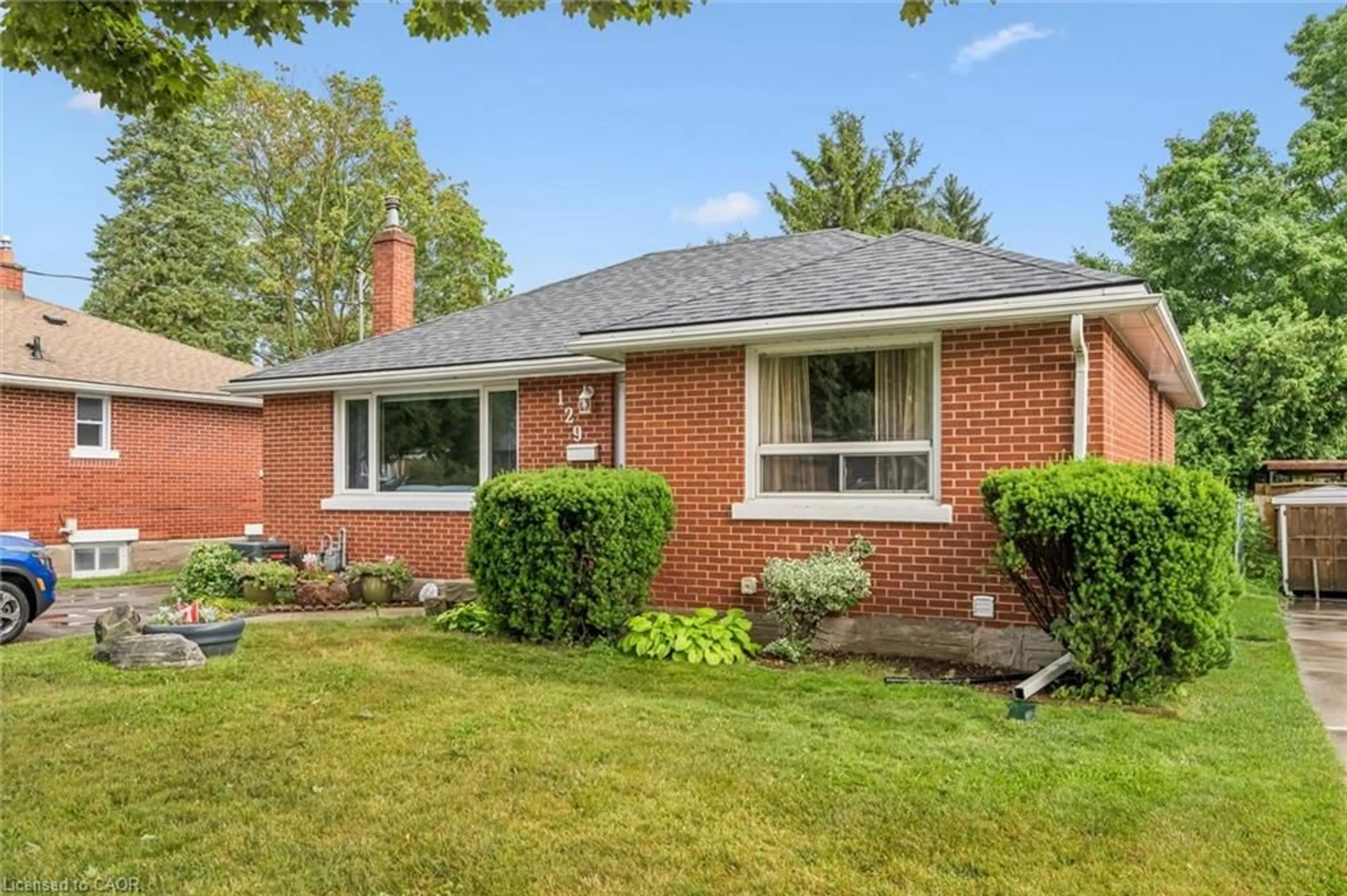 Home with brick exterior material, street for 129 Stewart Ave, Cambridge Ontario N1R 2V5