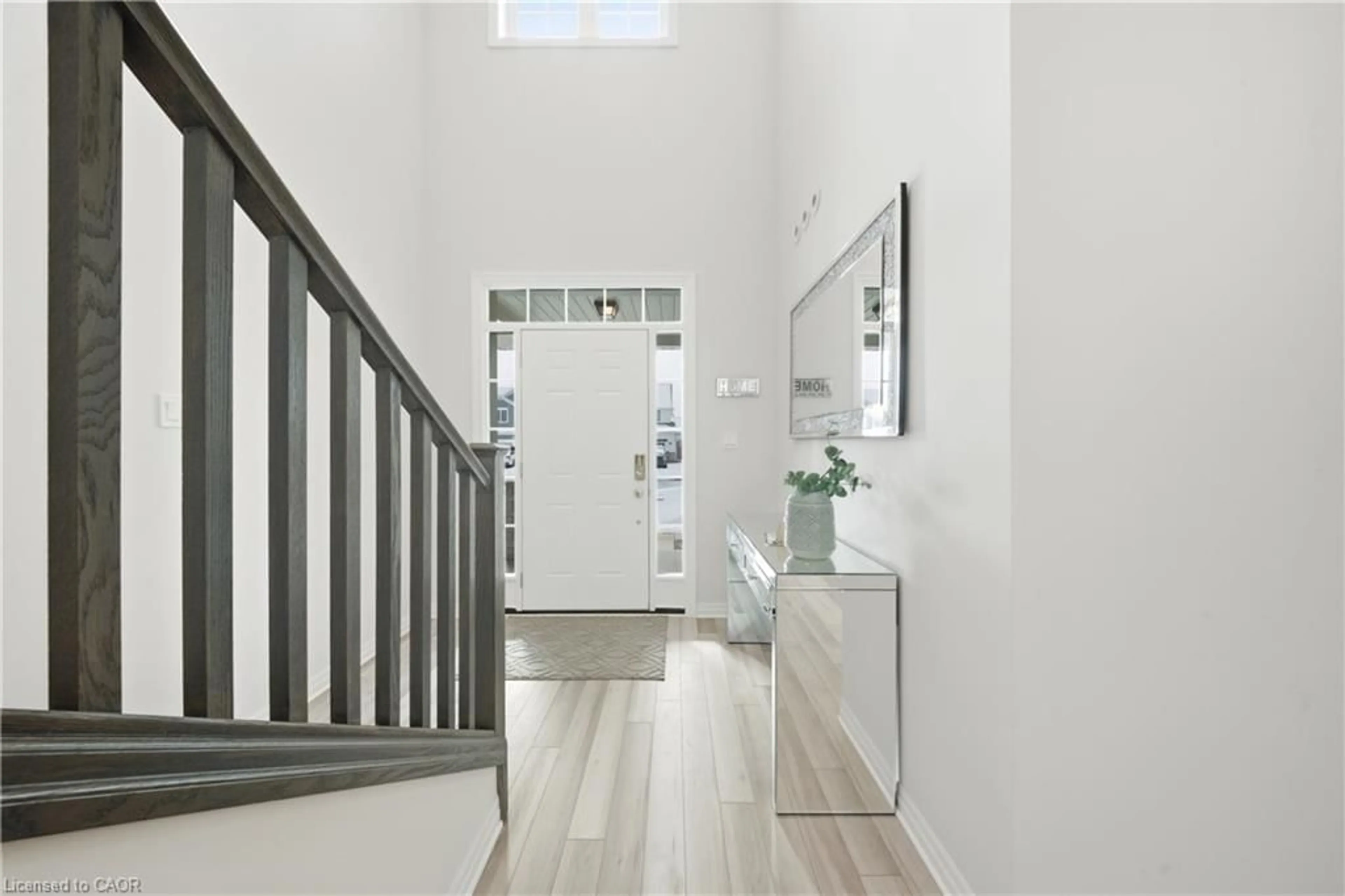 Indoor entryway for 89 Acorn Trail, St. Thomas Ontario N5R 0L8