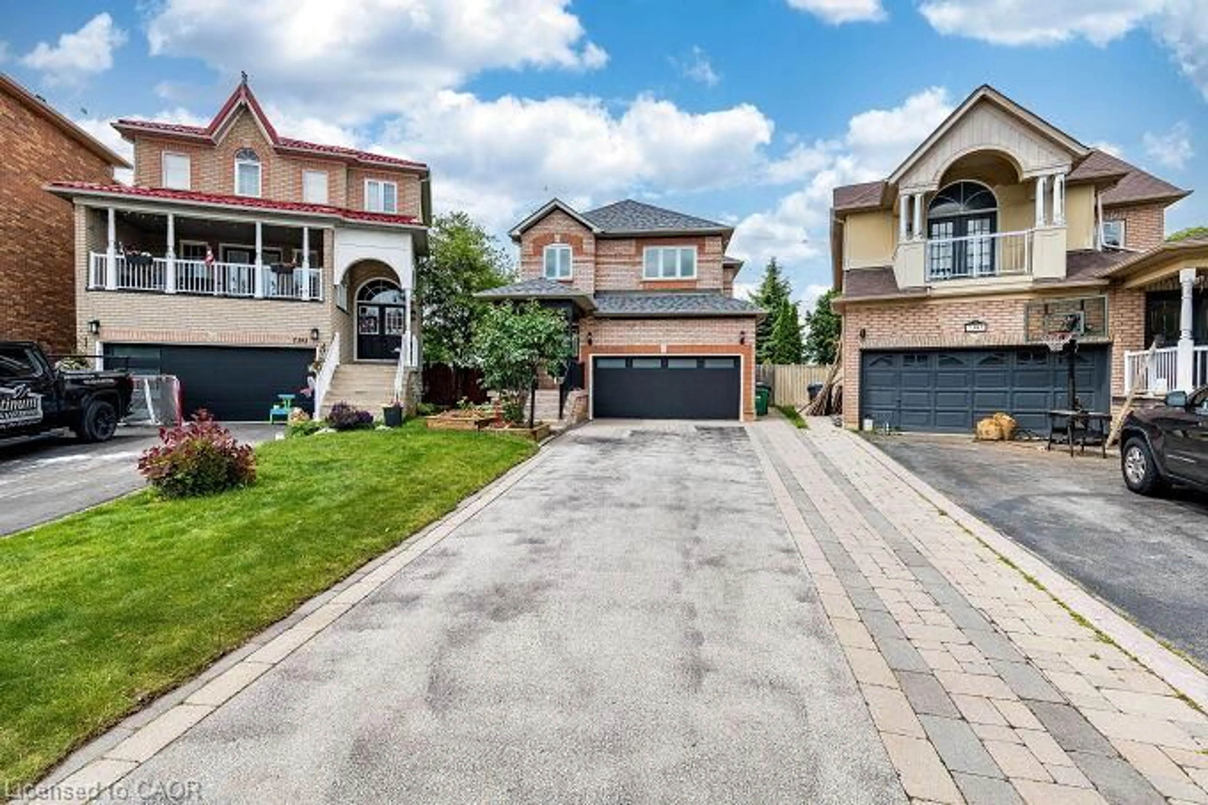 Home with brick exterior material, street for 7389 Banffshire Crt, Mississauga Ontario L5N 7Z9