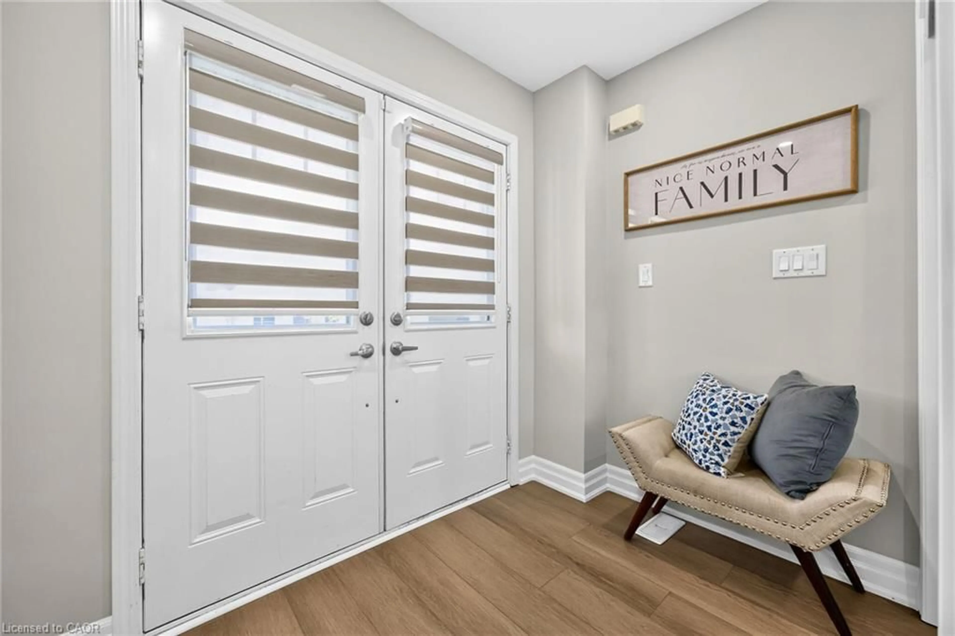 Indoor entryway for 31 Mccargow Dr, Caledonia Ontario N3W 0C3