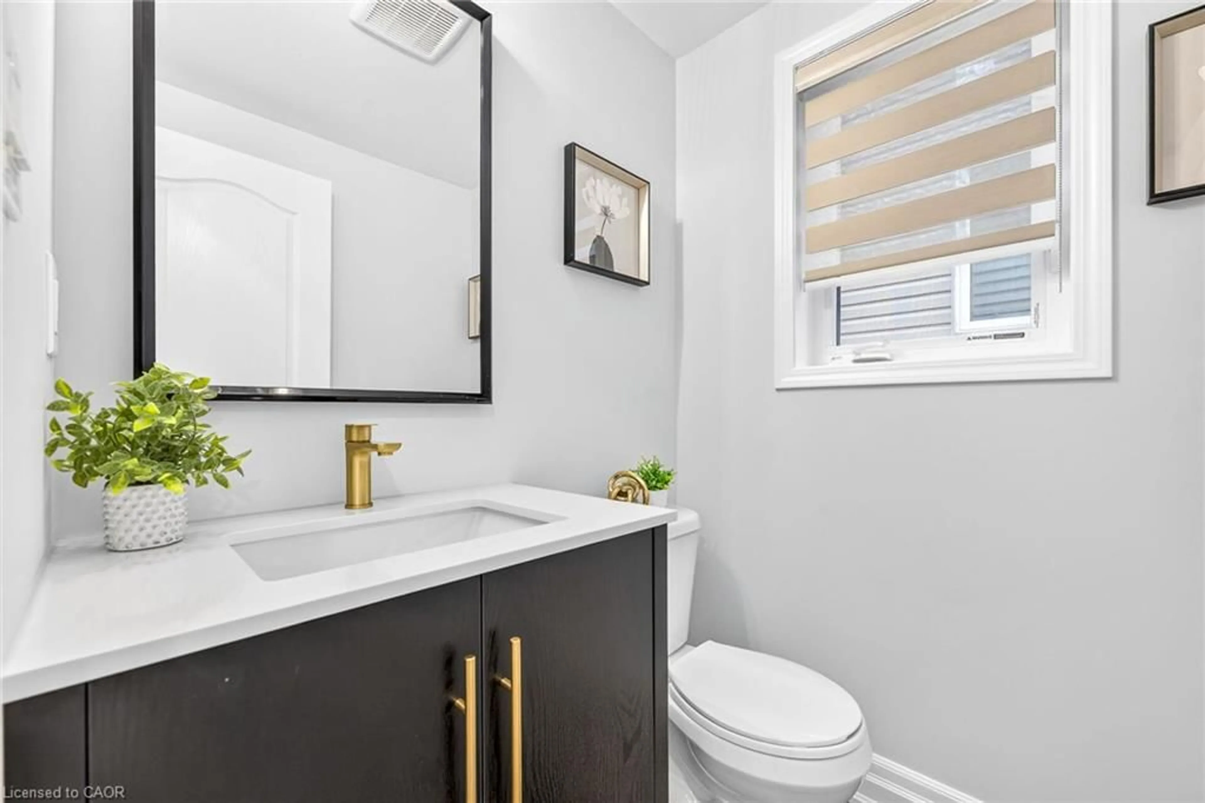 Standard bathroom, ceramic/tile floor for 31 Mccargow Dr, Caledonia Ontario N3W 0C3