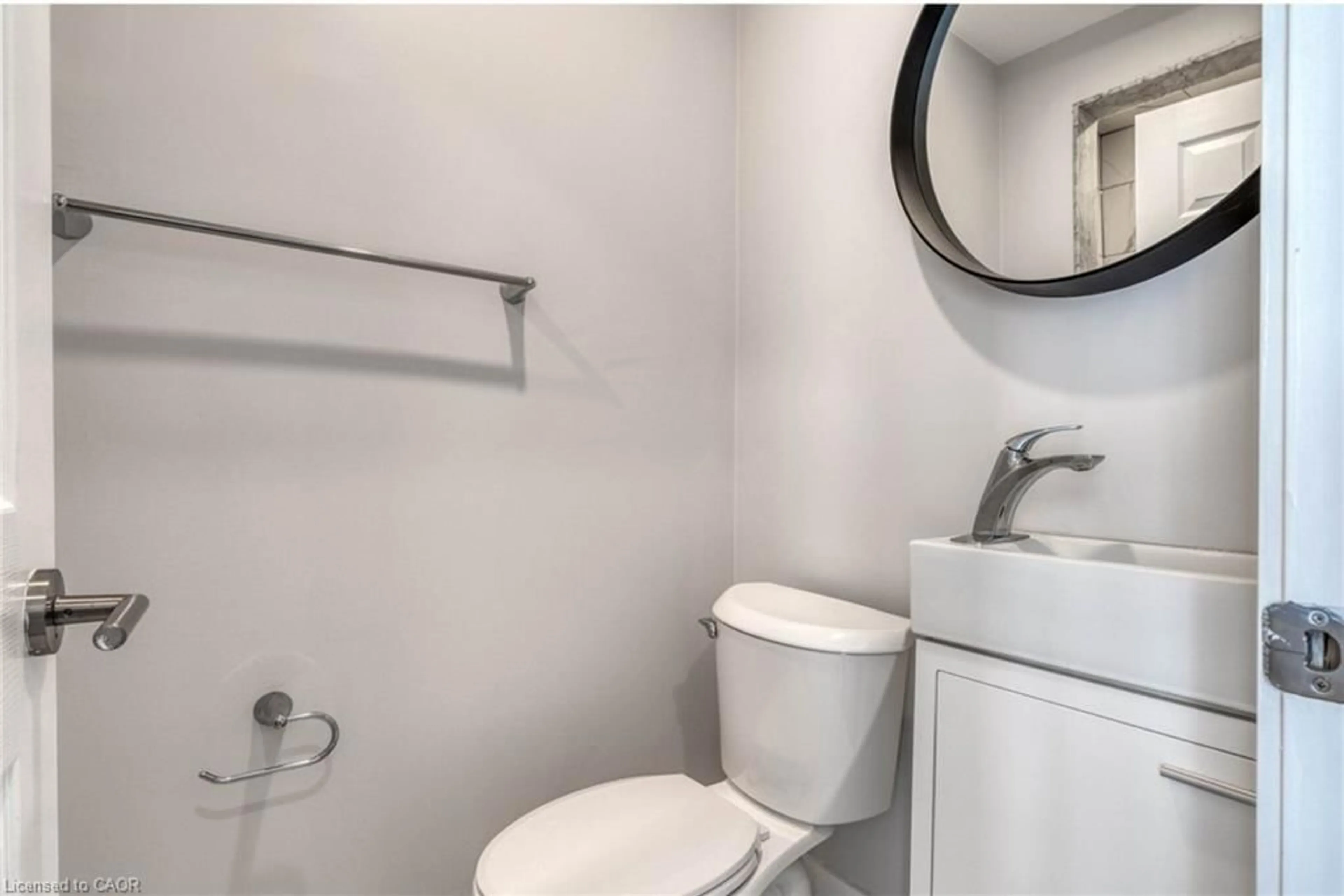 Standard bathroom, unknown for 23 Gibson Ave, Hamilton Ontario L8L 6J4