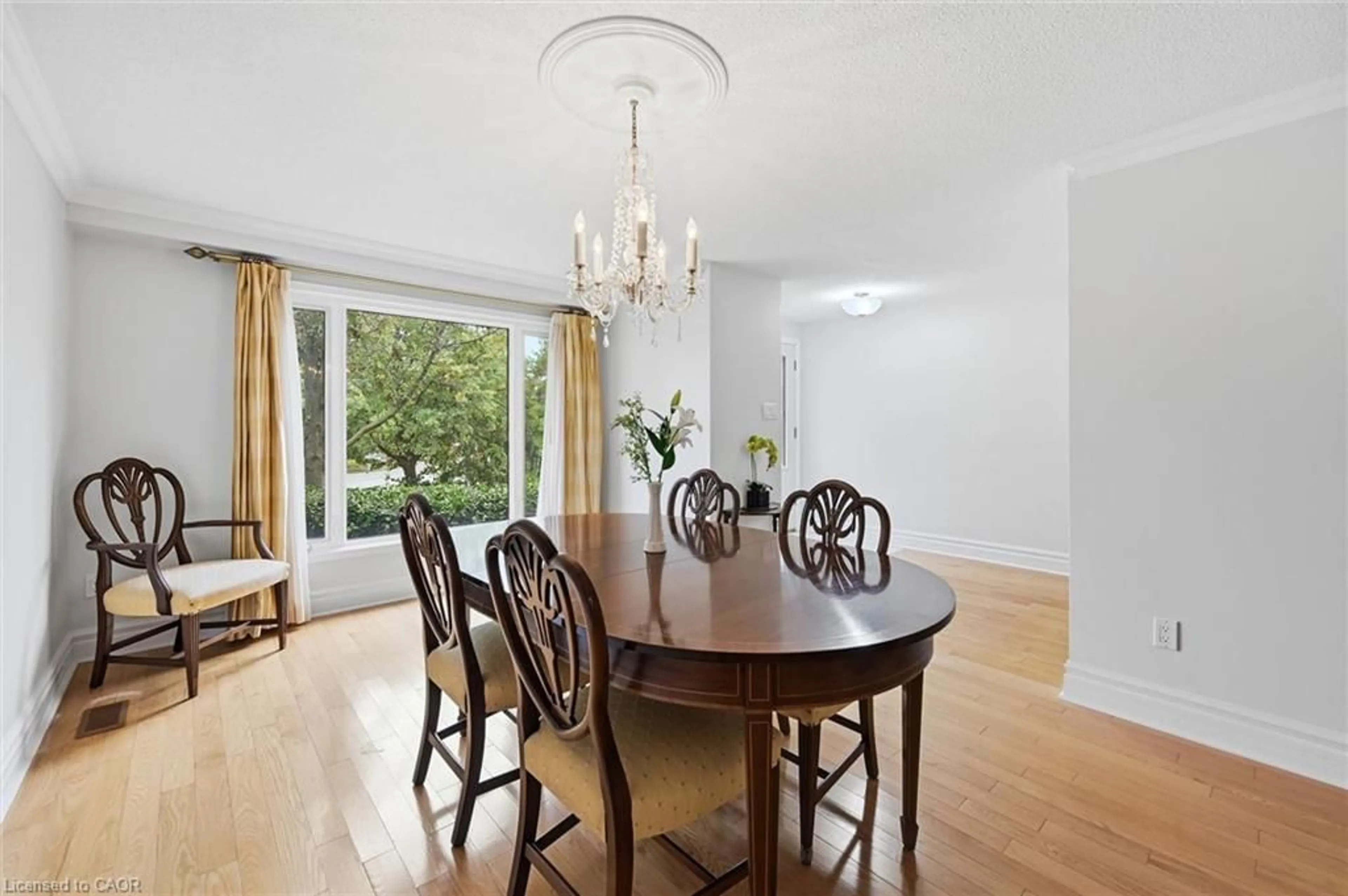 Dining room, wood/laminate floor for 2066 Brant St #2, Burlington Ontario L7P 3A6