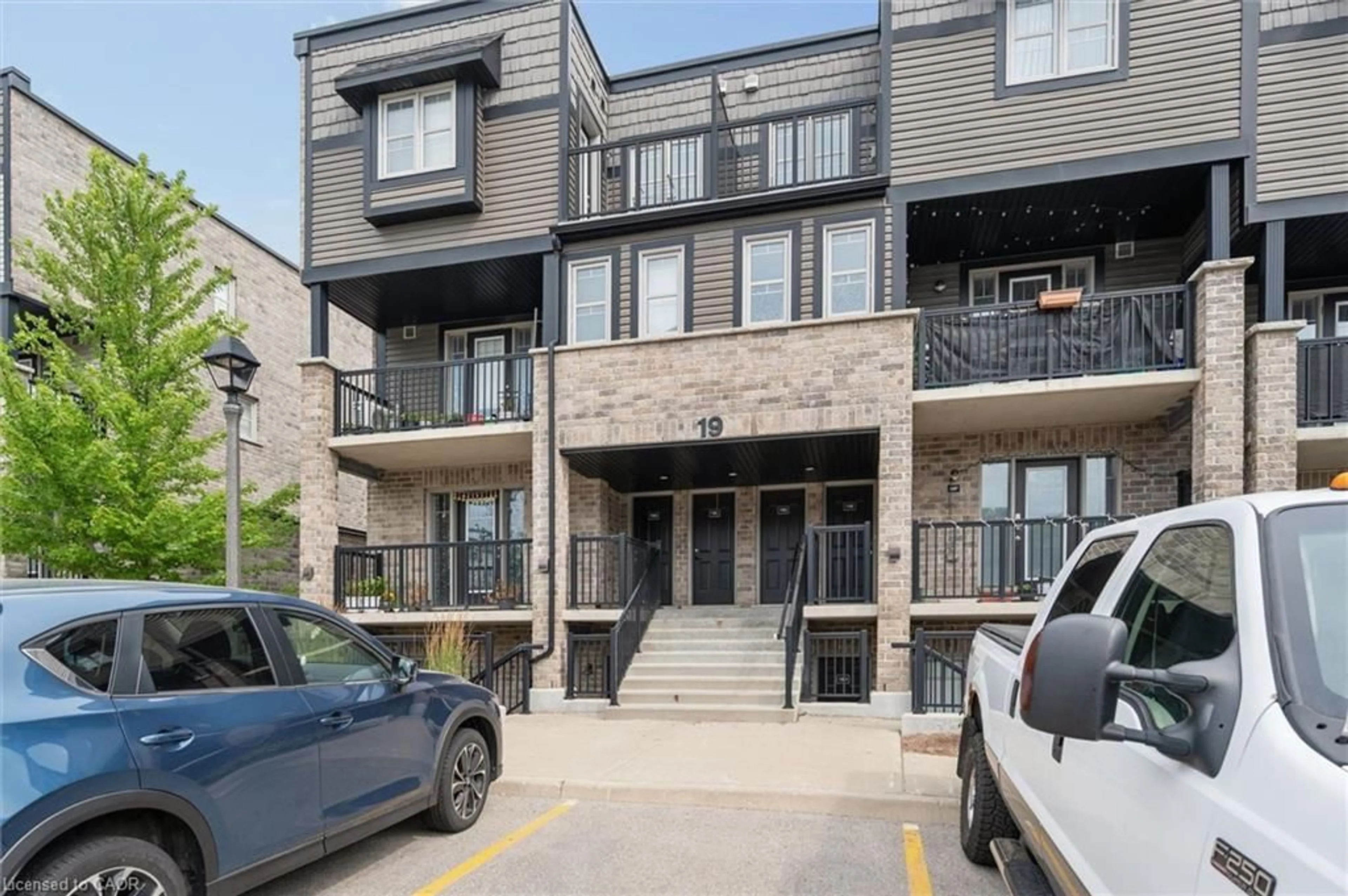 Patio, street for 1989 Ottawa St #19D, Kitchener Ontario N2E 0G7