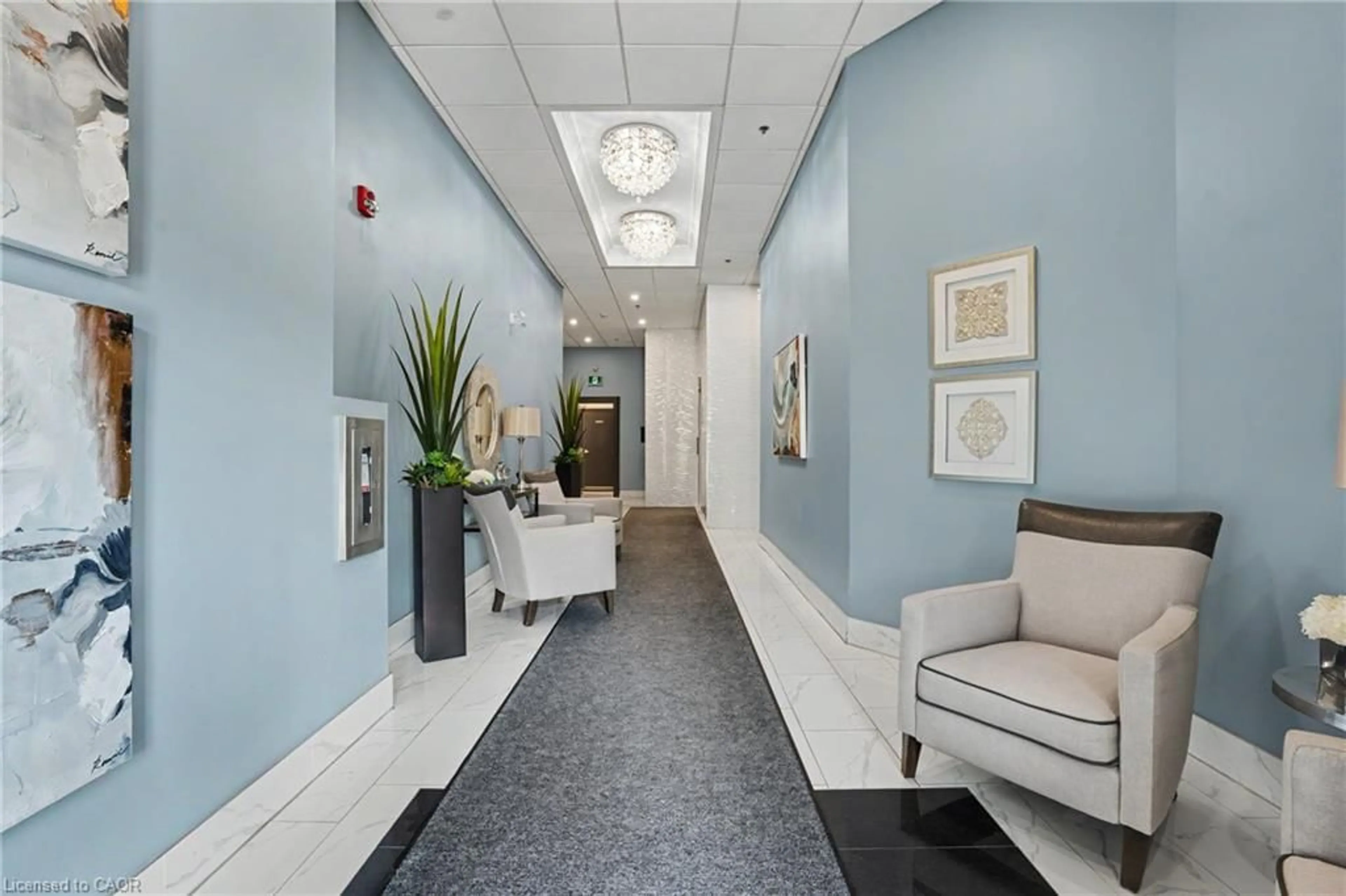 Indoor foyer for 34 Plains Rd #206, Burlington Ontario L7T 0B9