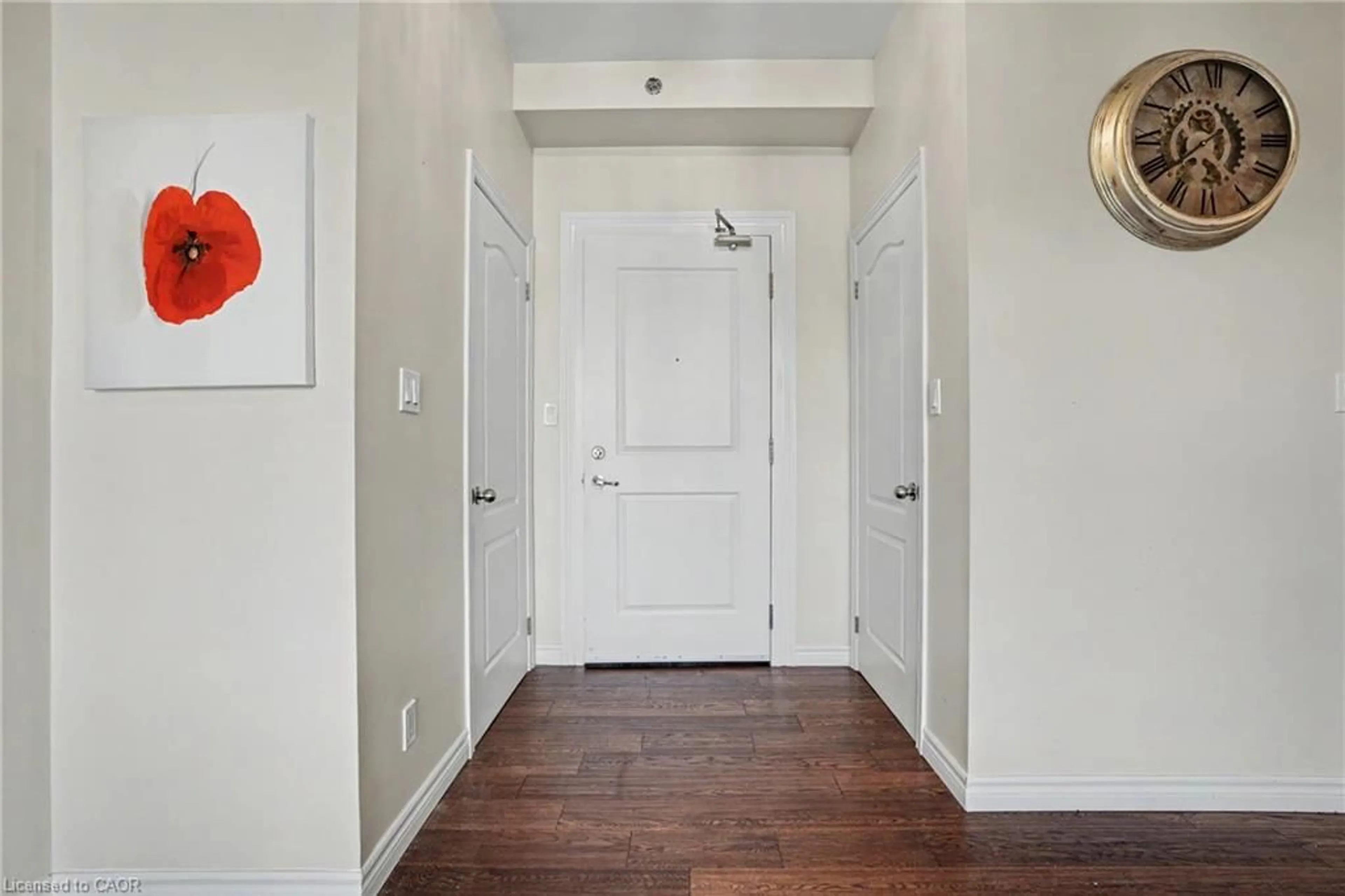 Indoor entryway for 34 Plains Rd #206, Burlington Ontario L7T 0B9