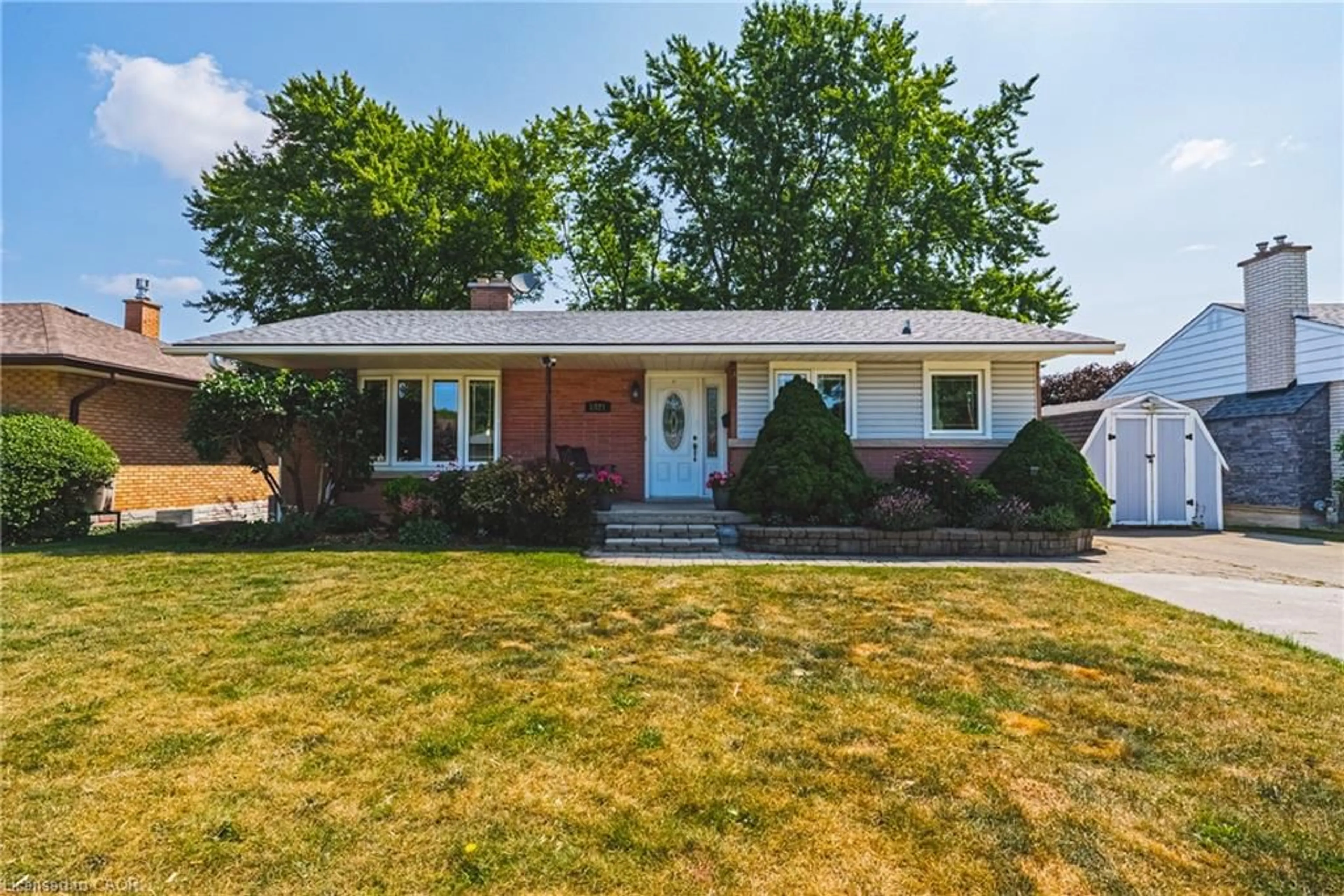 Home with vinyl exterior material, street for 1821 Biscayne Dr, Cambridge Ontario N3H 4R2