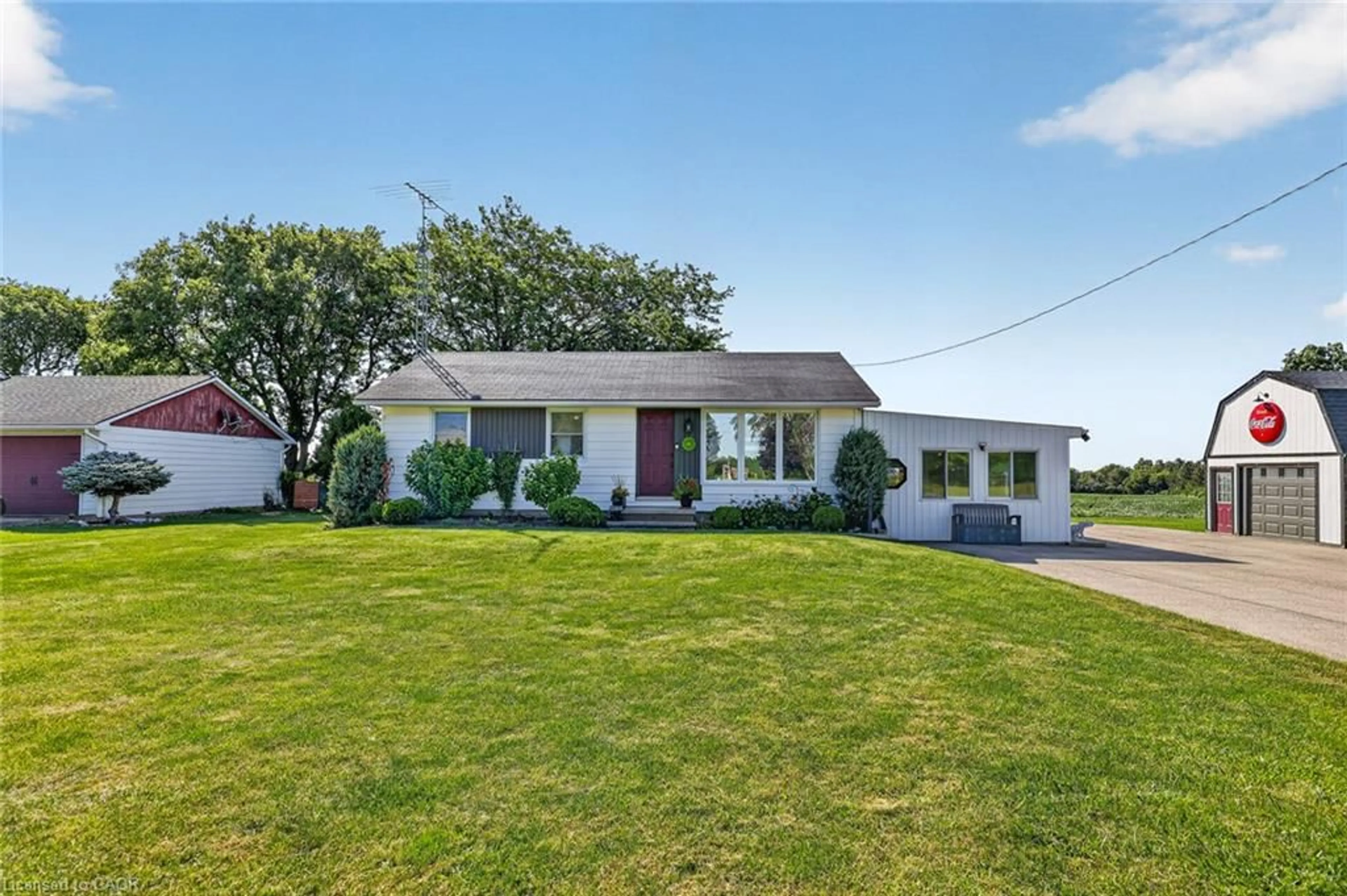 A pic from outside/outdoor area/front of a property/back of a property/a pic from drone, street for 184726 Cornell Rd, Tillsonburg Ontario N4G 4G8
