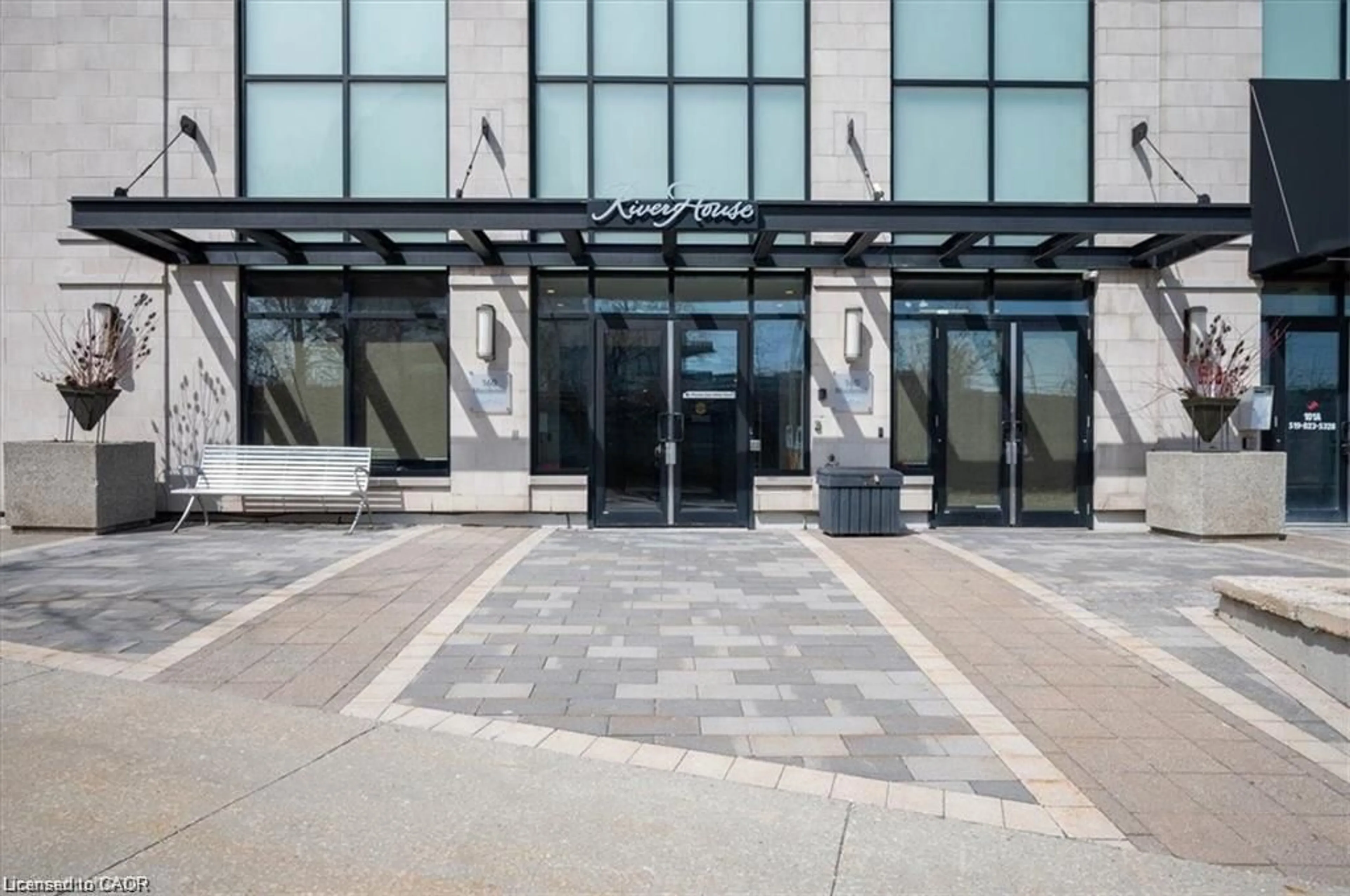 Indoor foyer for 160 Macdonell St #607, Guelph Ontario N1H 2Z6