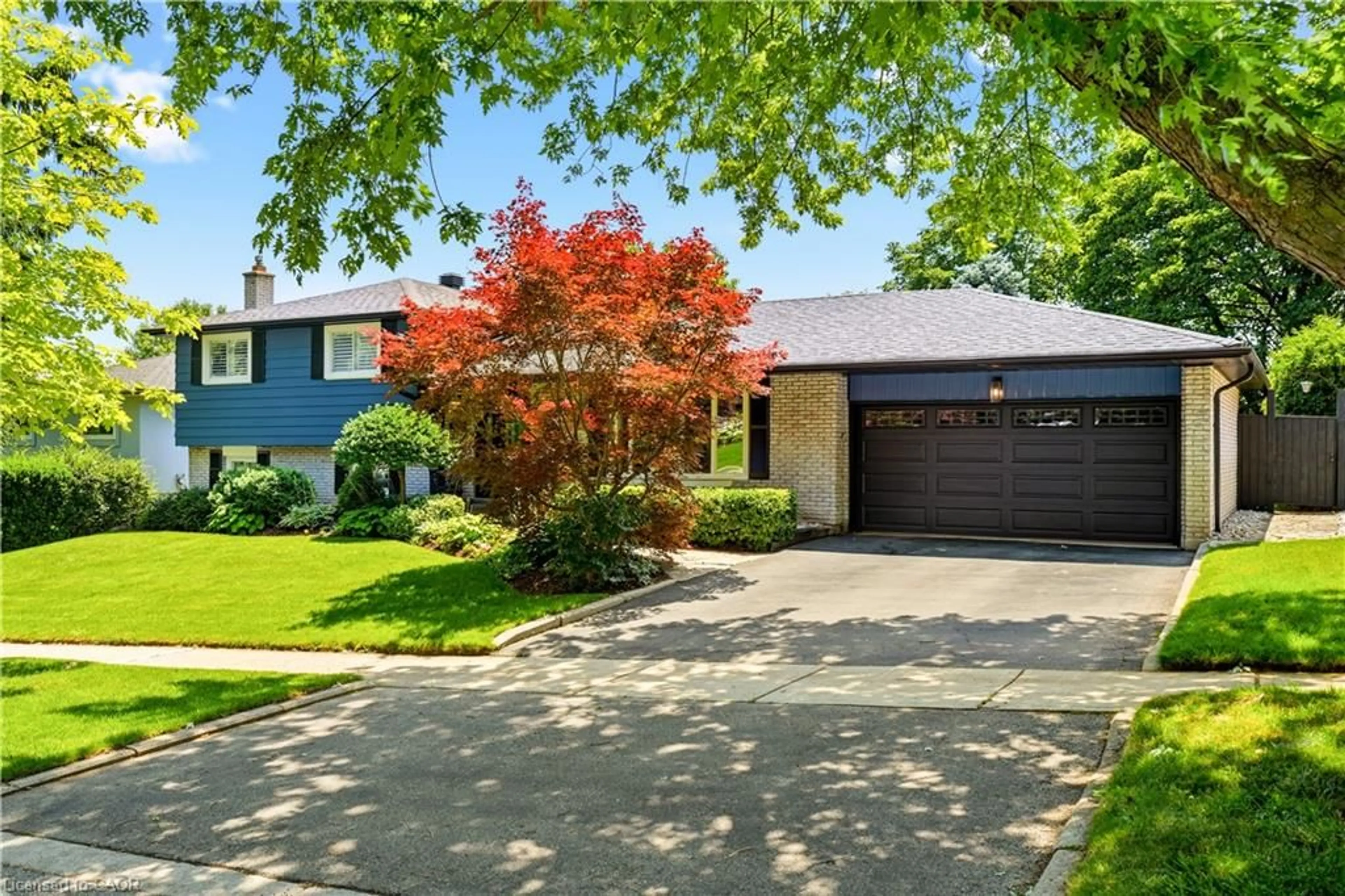 Home with vinyl exterior material, street for 1281 Lakeview Dr, Oakville Ontario L6H 2N1