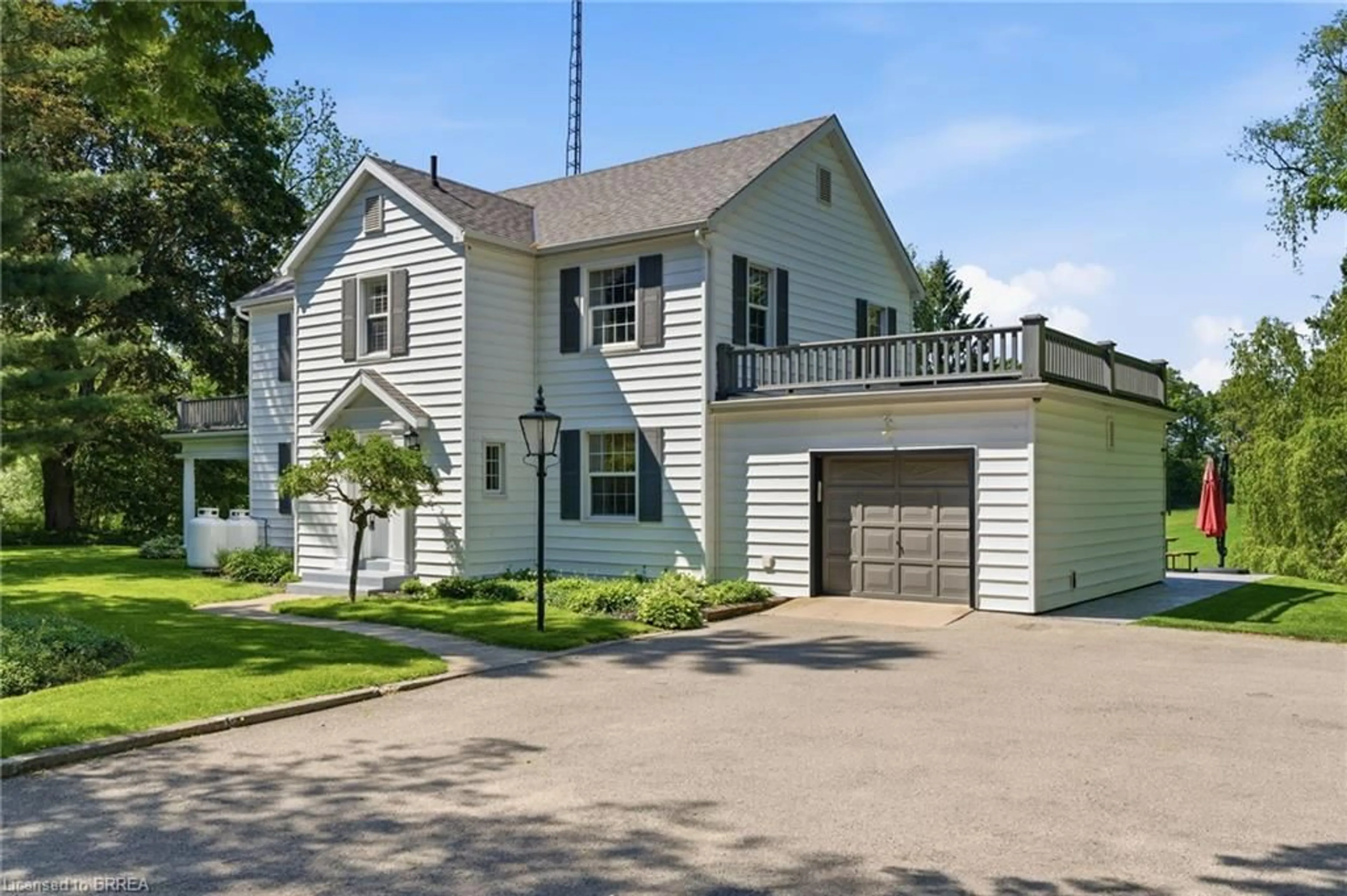 Home with vinyl exterior material, street for 48 Oxbow Rd, Brantford Ontario N3T 5L6