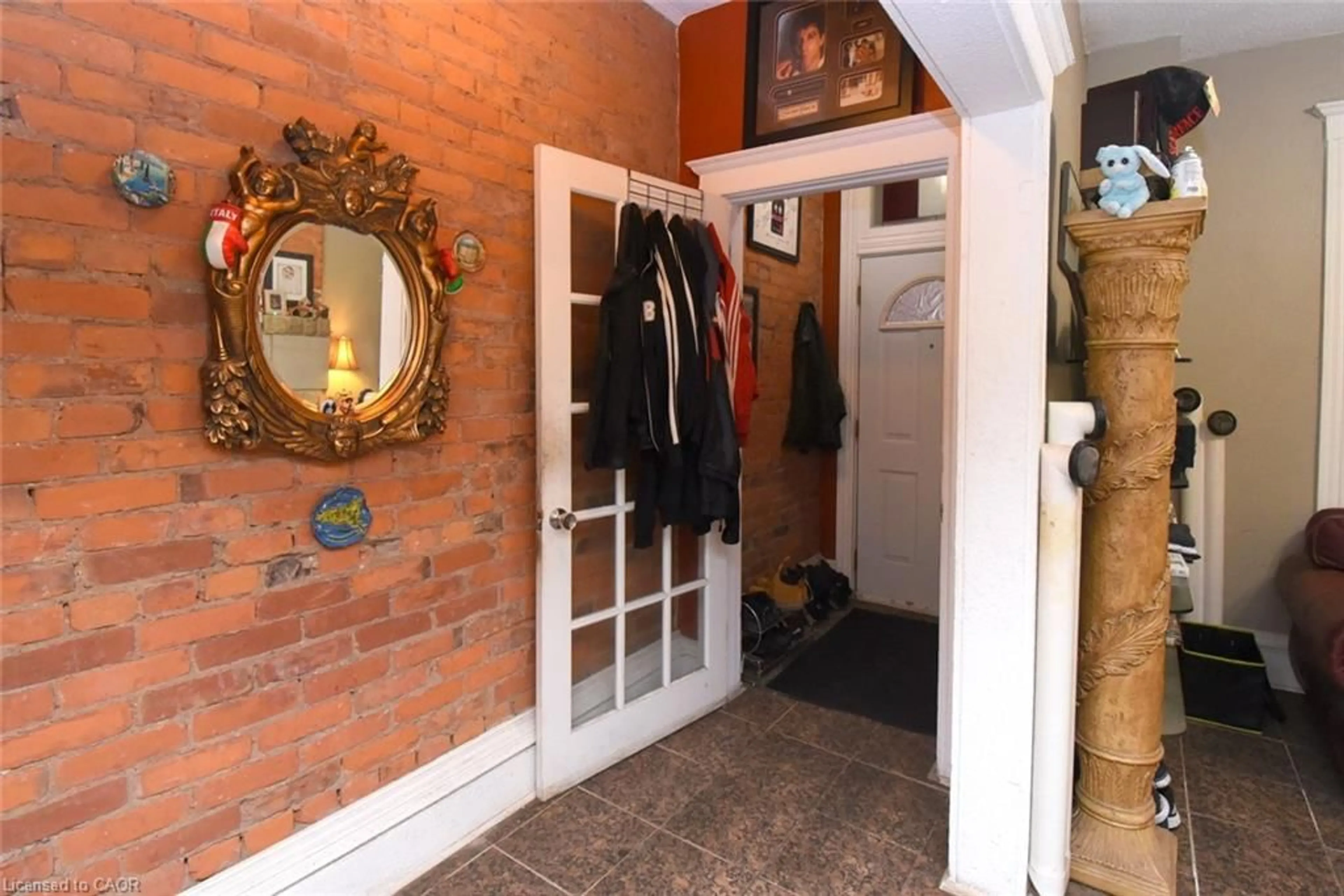 Indoor foyer for 22 Picton St, Hamilton Ontario L8L 3W3