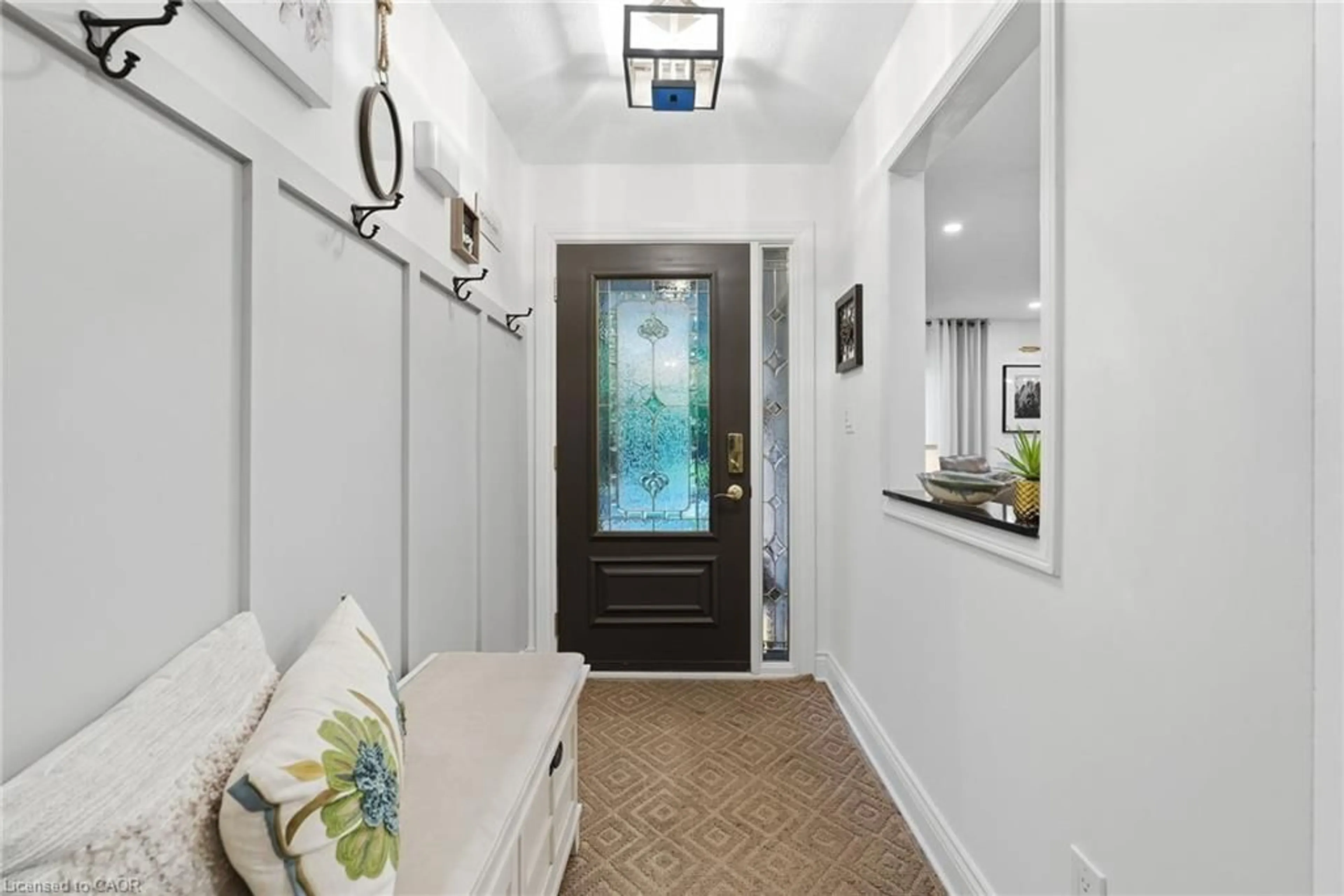 Indoor entryway for 224 Athenia Dr, Stoney Creek Ontario L8J 1T7