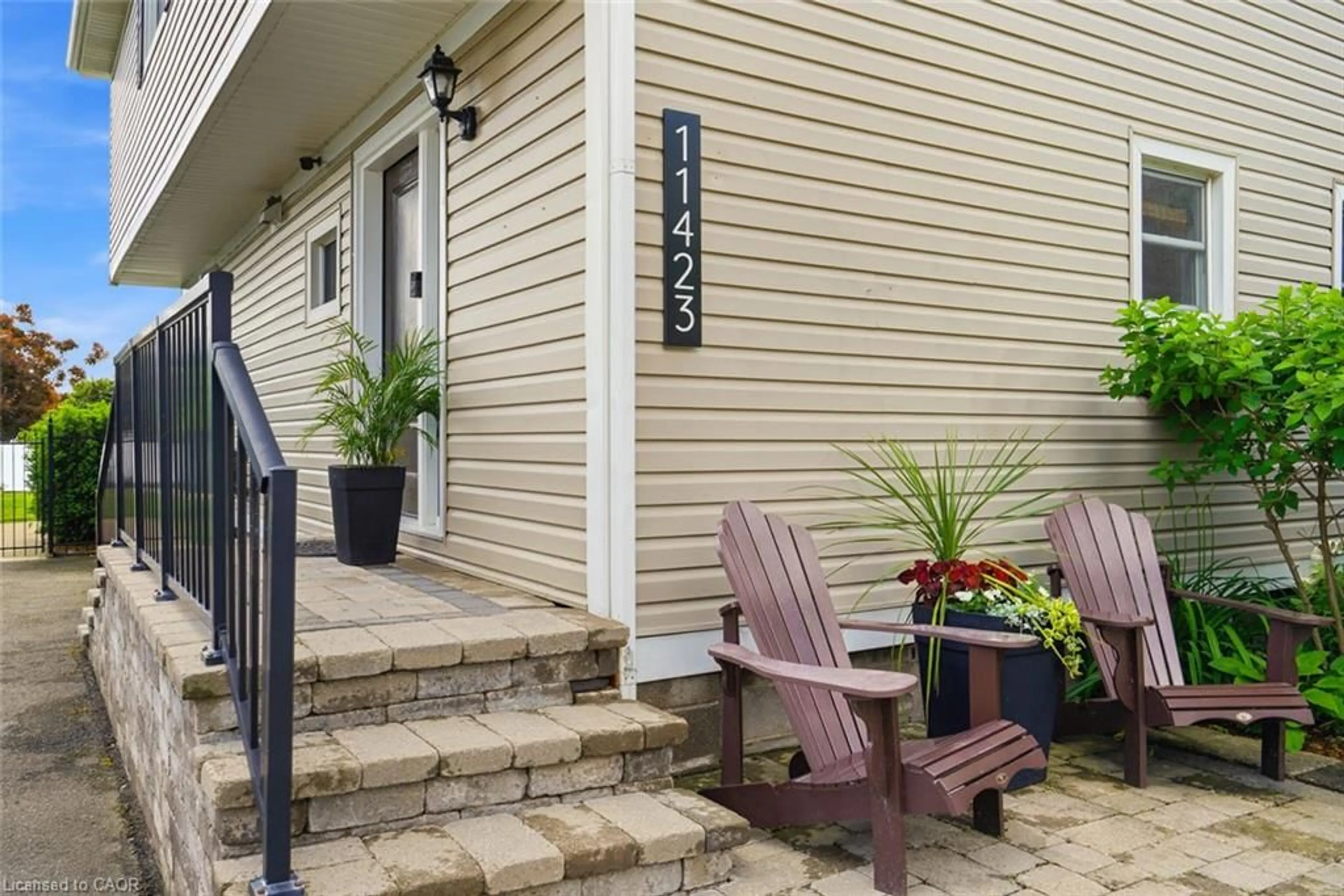 Patio, street for 11423 Morgans Point Rd, Port Colborne Ontario L3K 5V4