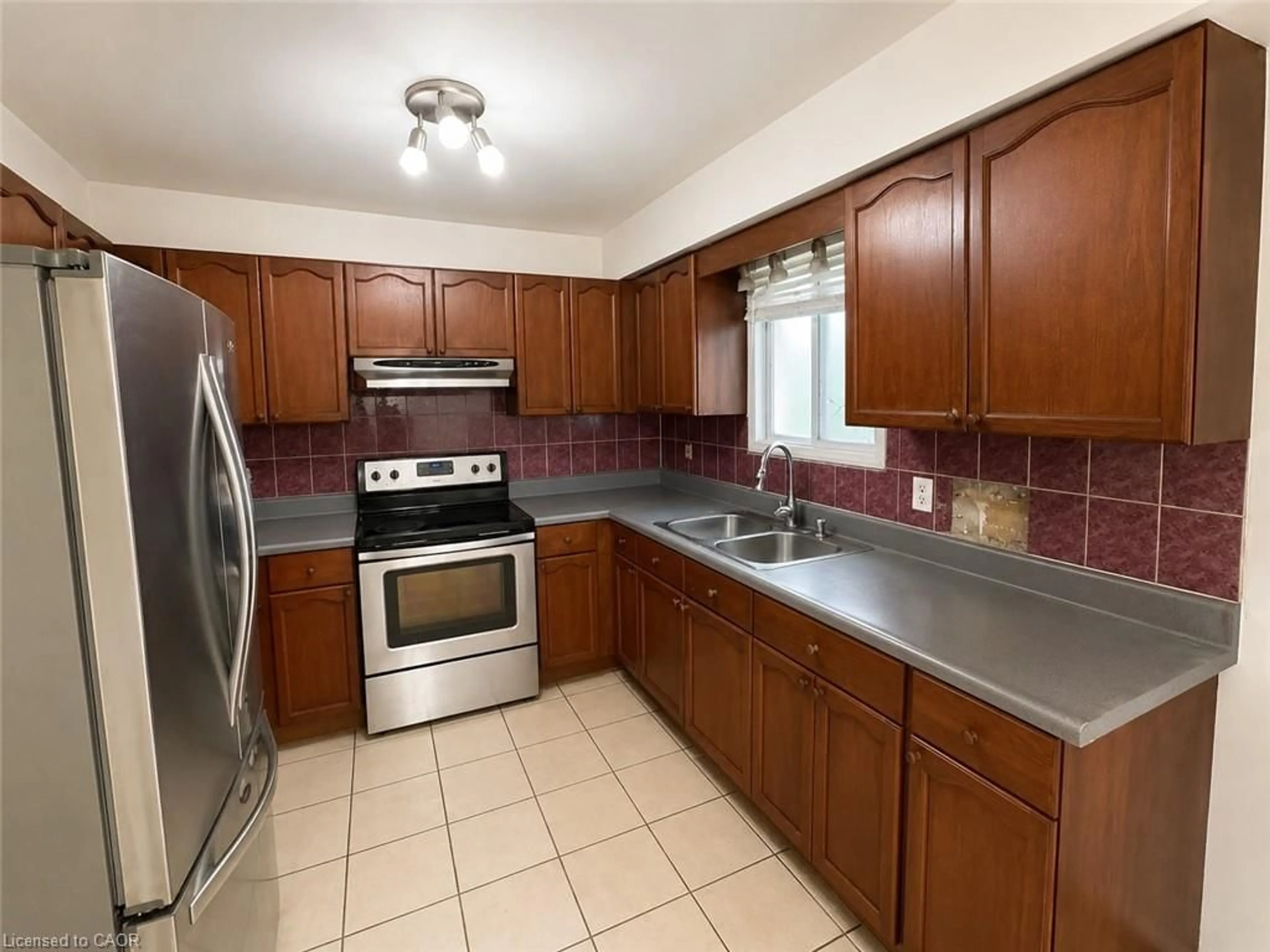 Standard kitchen, unknown for 10 Jeanette Ave, Grimsby Ontario L3M 5B8